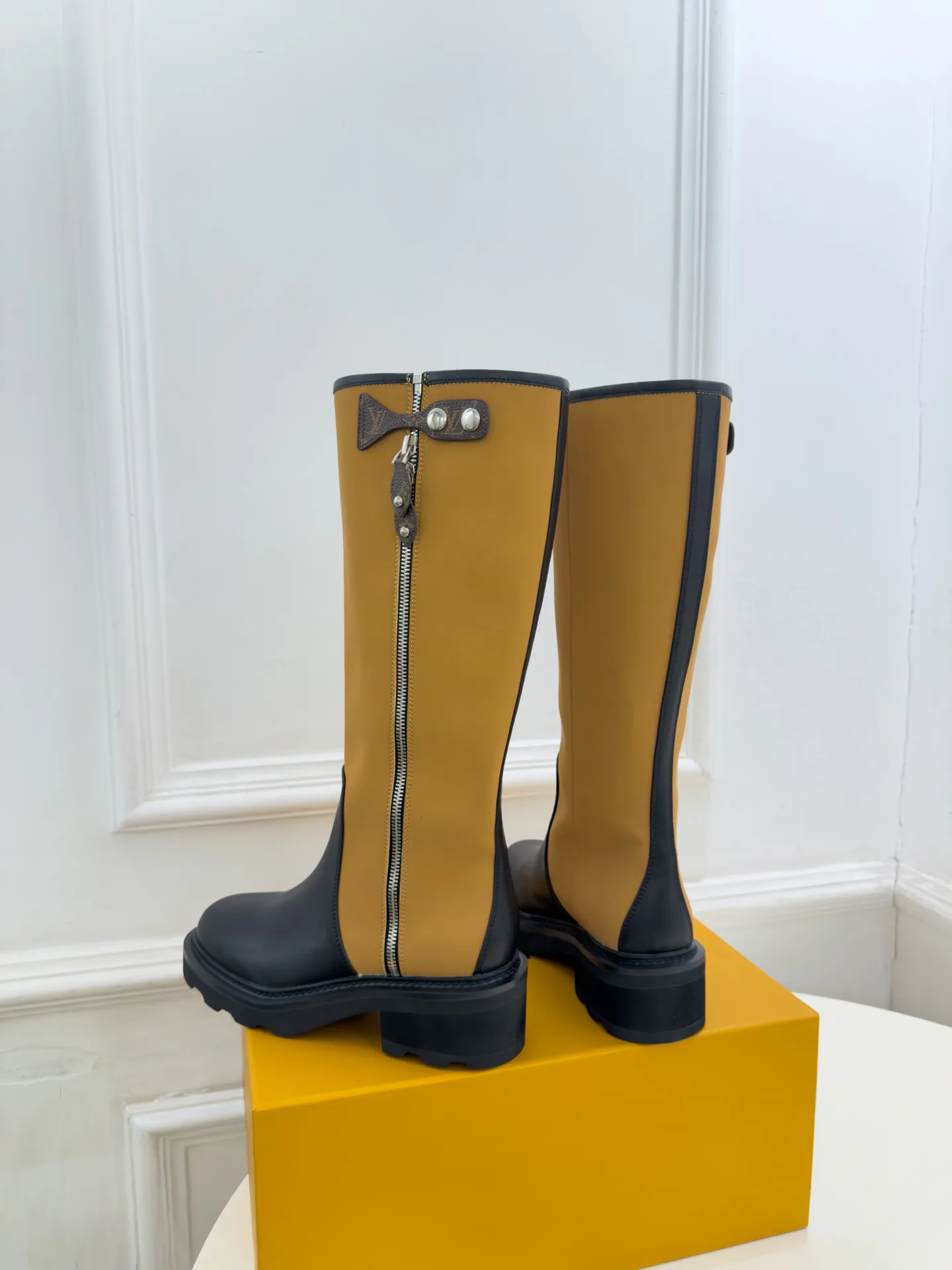 Women's Boots LOUIS VUITTON 18370289
