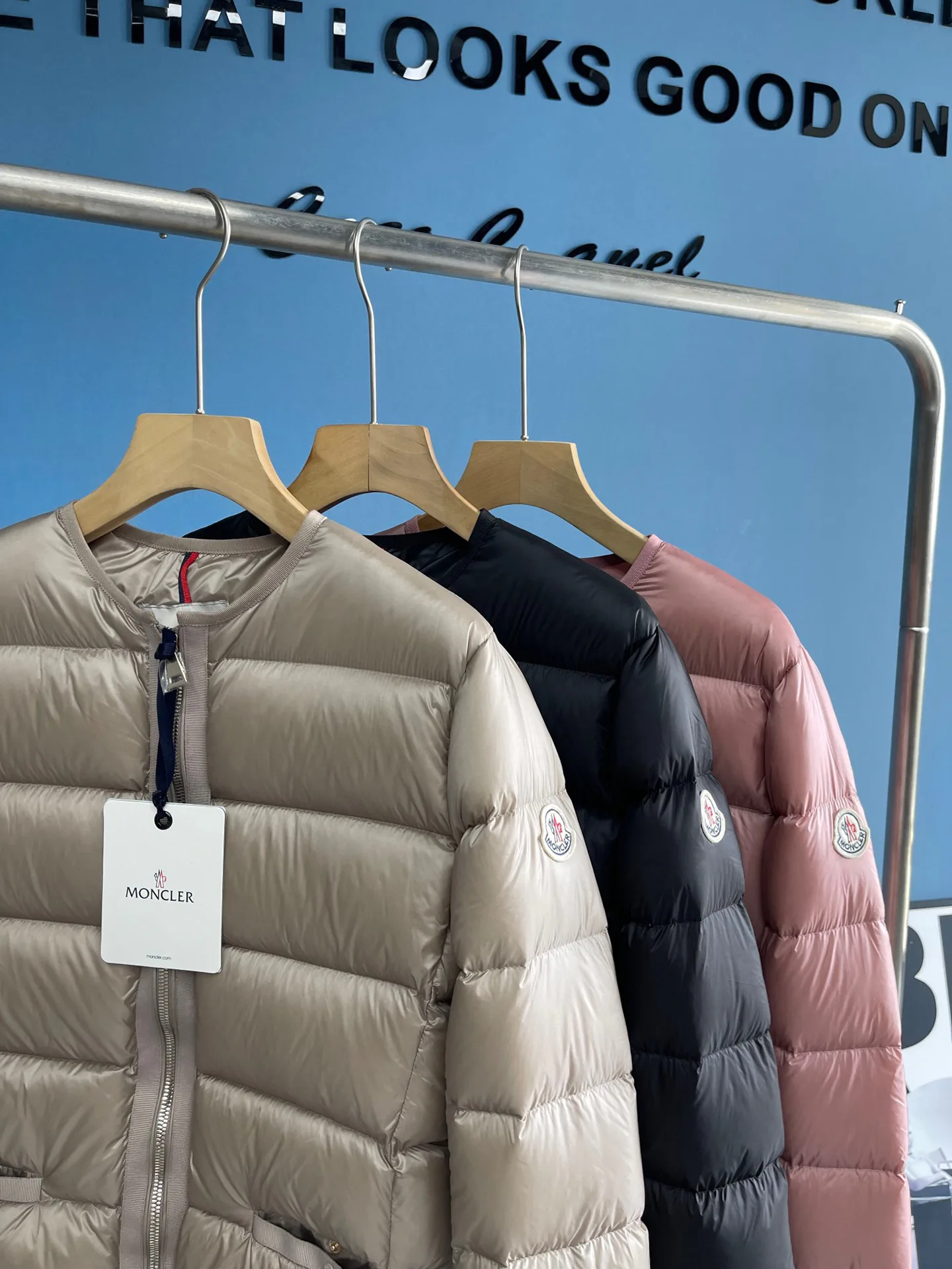 Women's Jackets And Down Jackets MONCLER 18188927