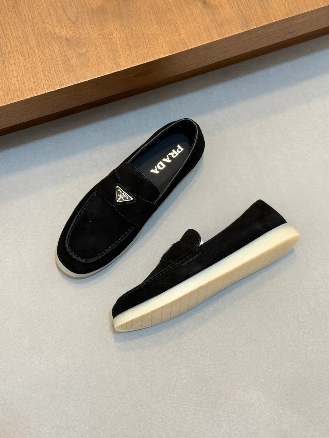 Men's Loafers And Dress Shoes PRADA 18100288