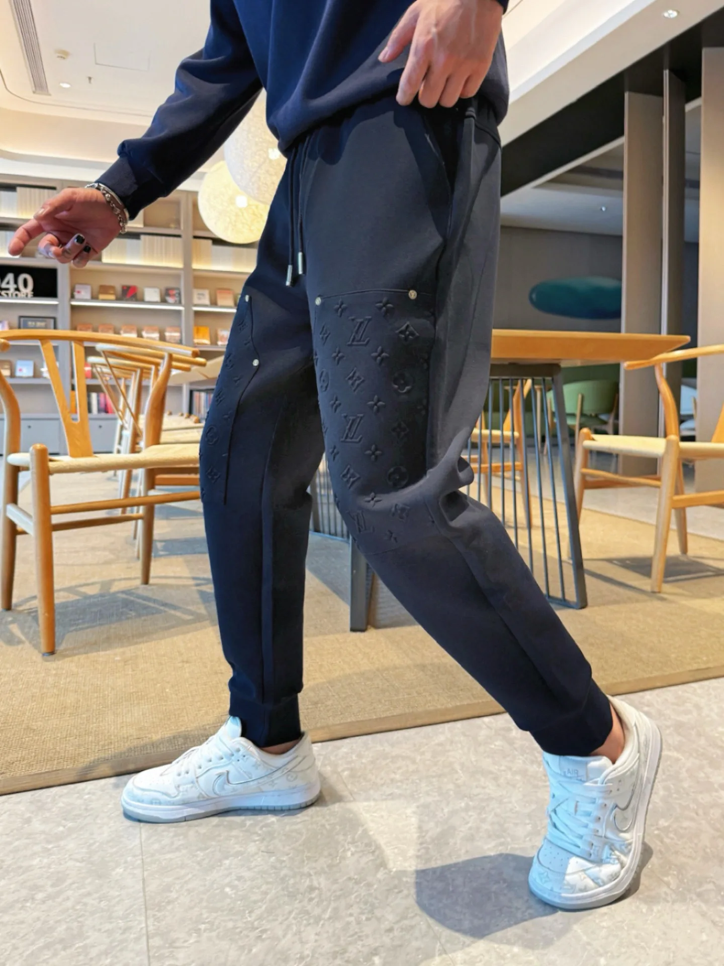 Men's Trousers LOUIS VUITTON 18345731