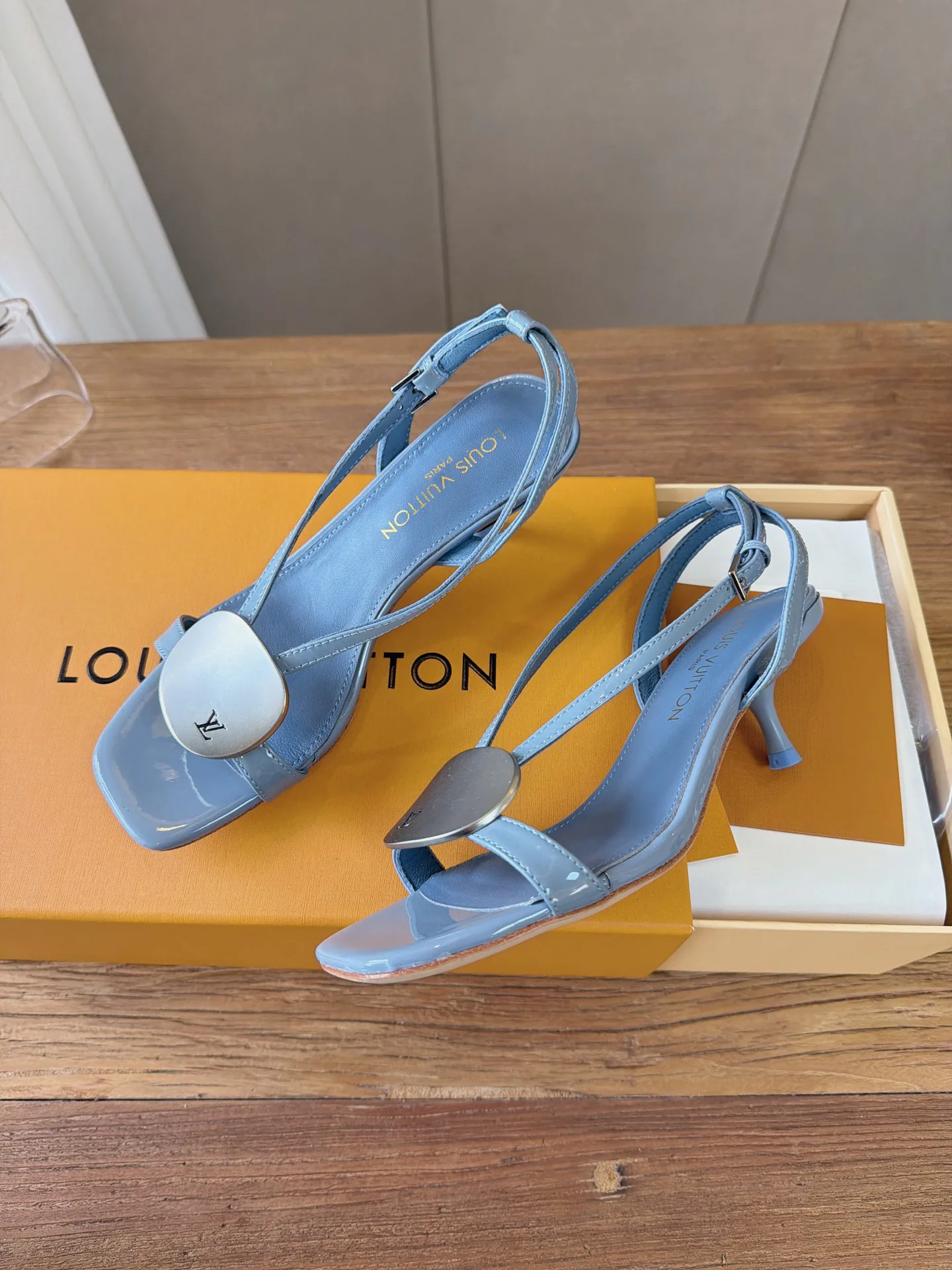 Women's Open-Toe Sandals LOUIS VUITTON 17620617