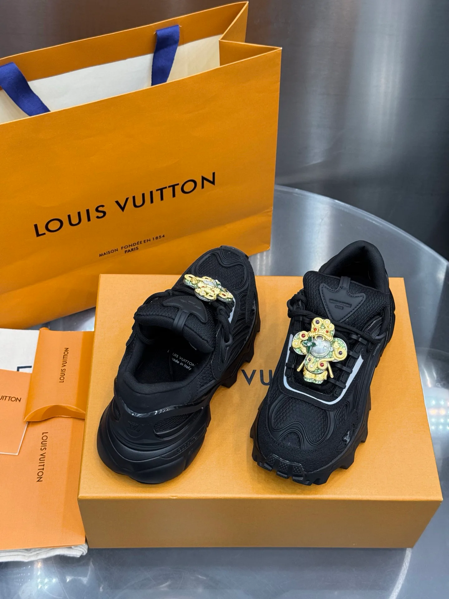 Women's Sneakers LOUIS VUITTON 18202602