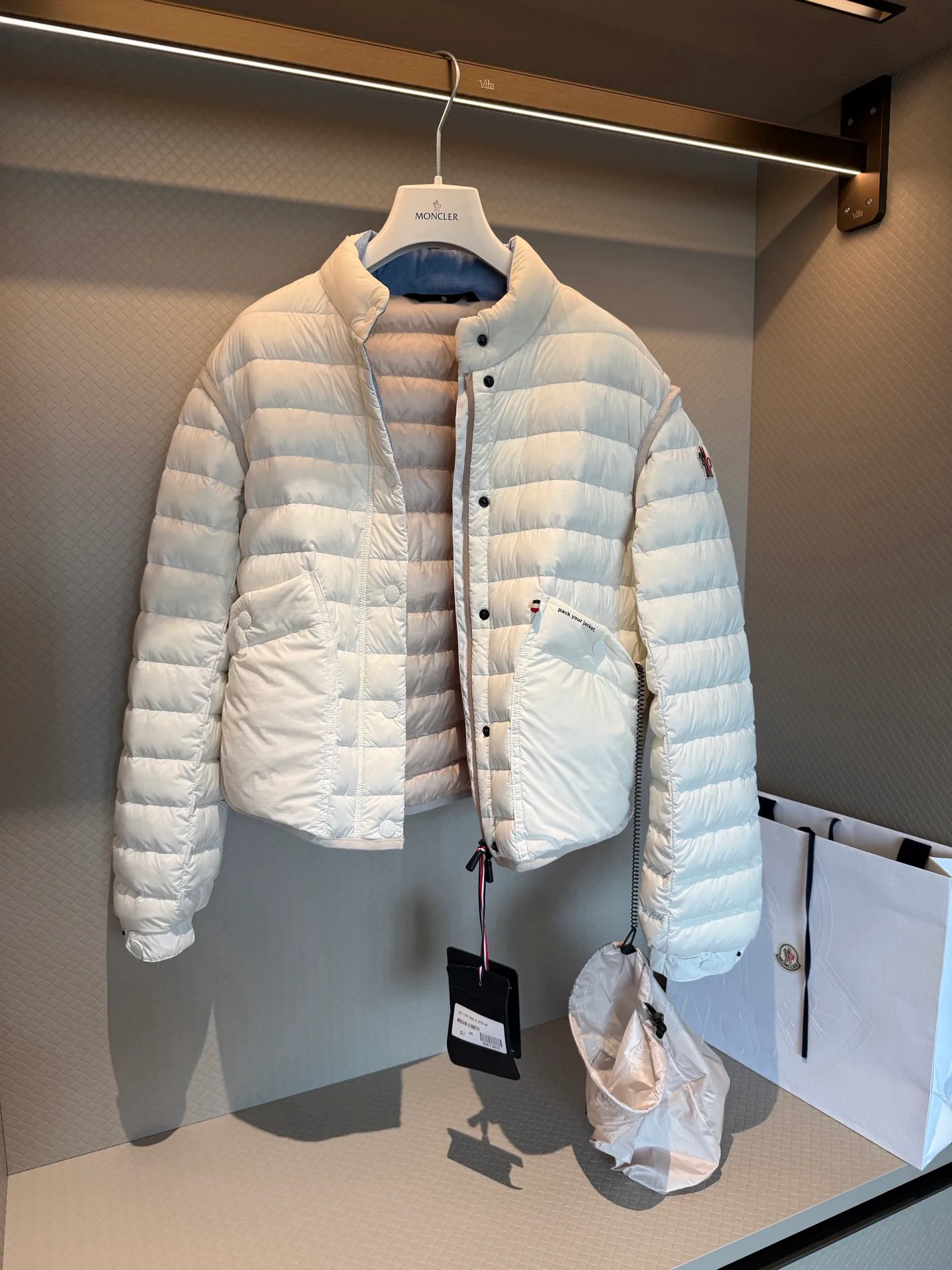 Women's Jackets And Down Jackets MONCLER 18391928