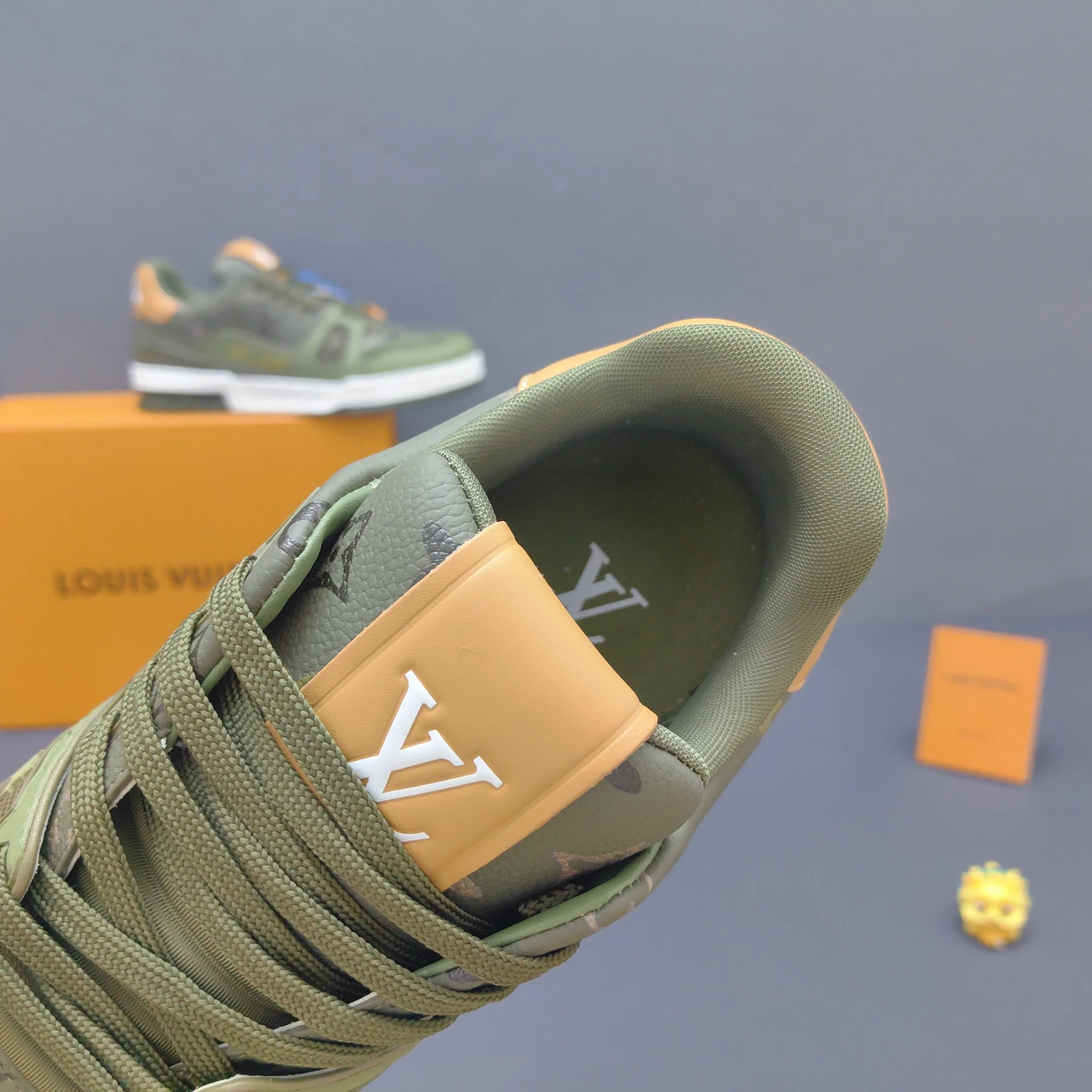 Men's Sneakers LOUIS VUITTON 17725118