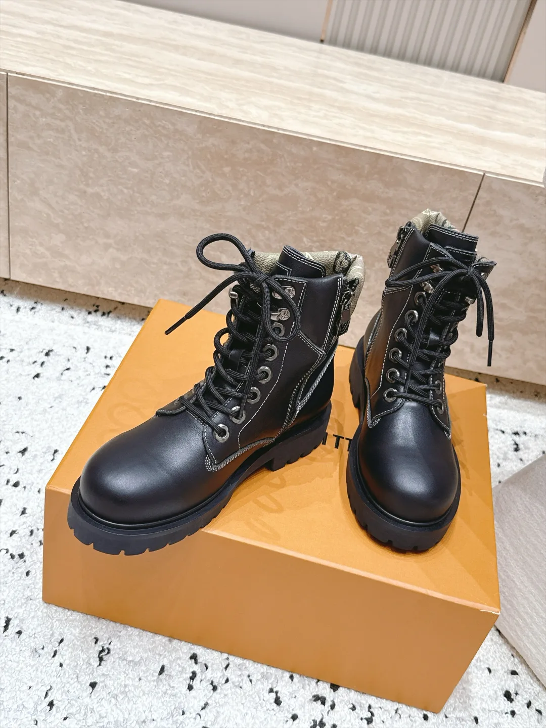 Women's Ankle Boots LOUIS VUITTON 18492464