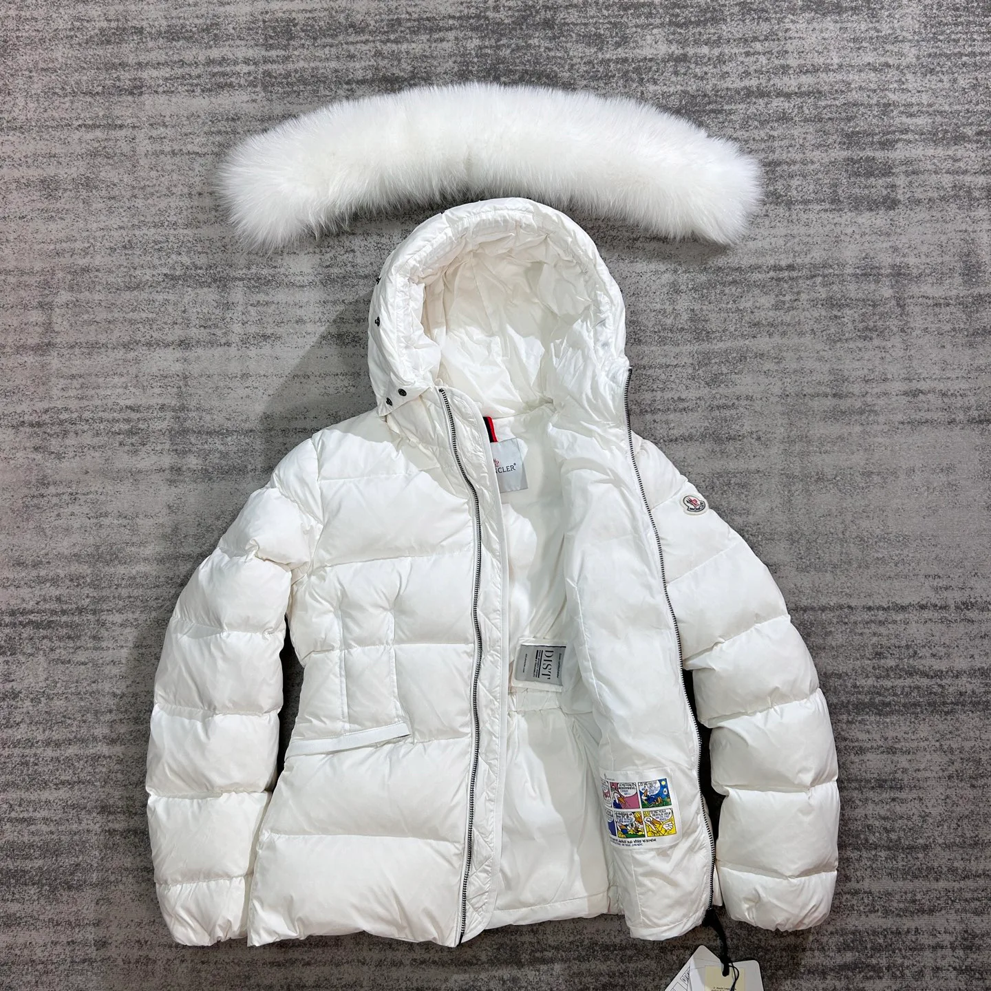 Women's Jackets And Down Jackets MONCLER 17892127