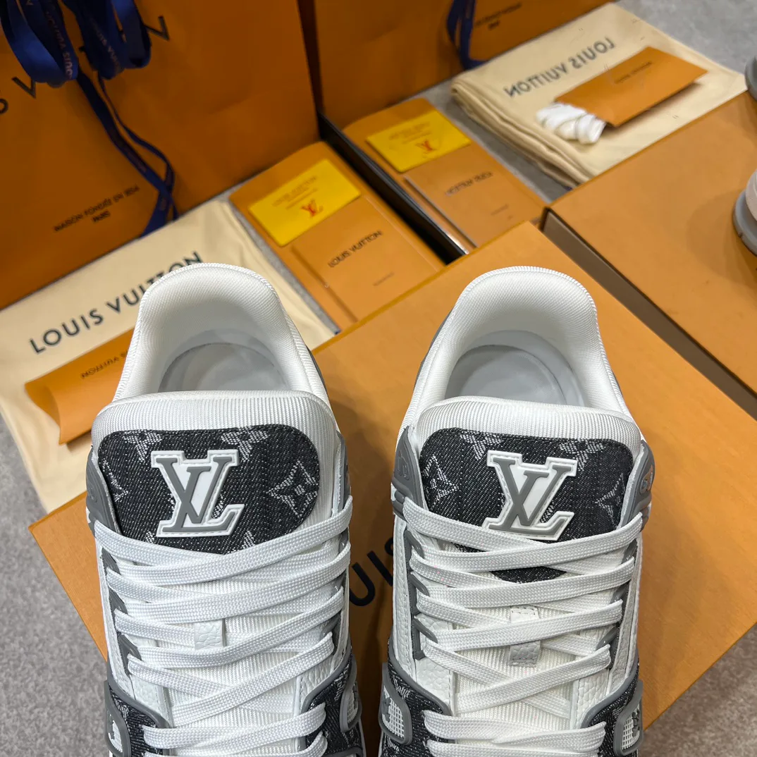 Women's Sneakers LOUIS VUITTON 18121614