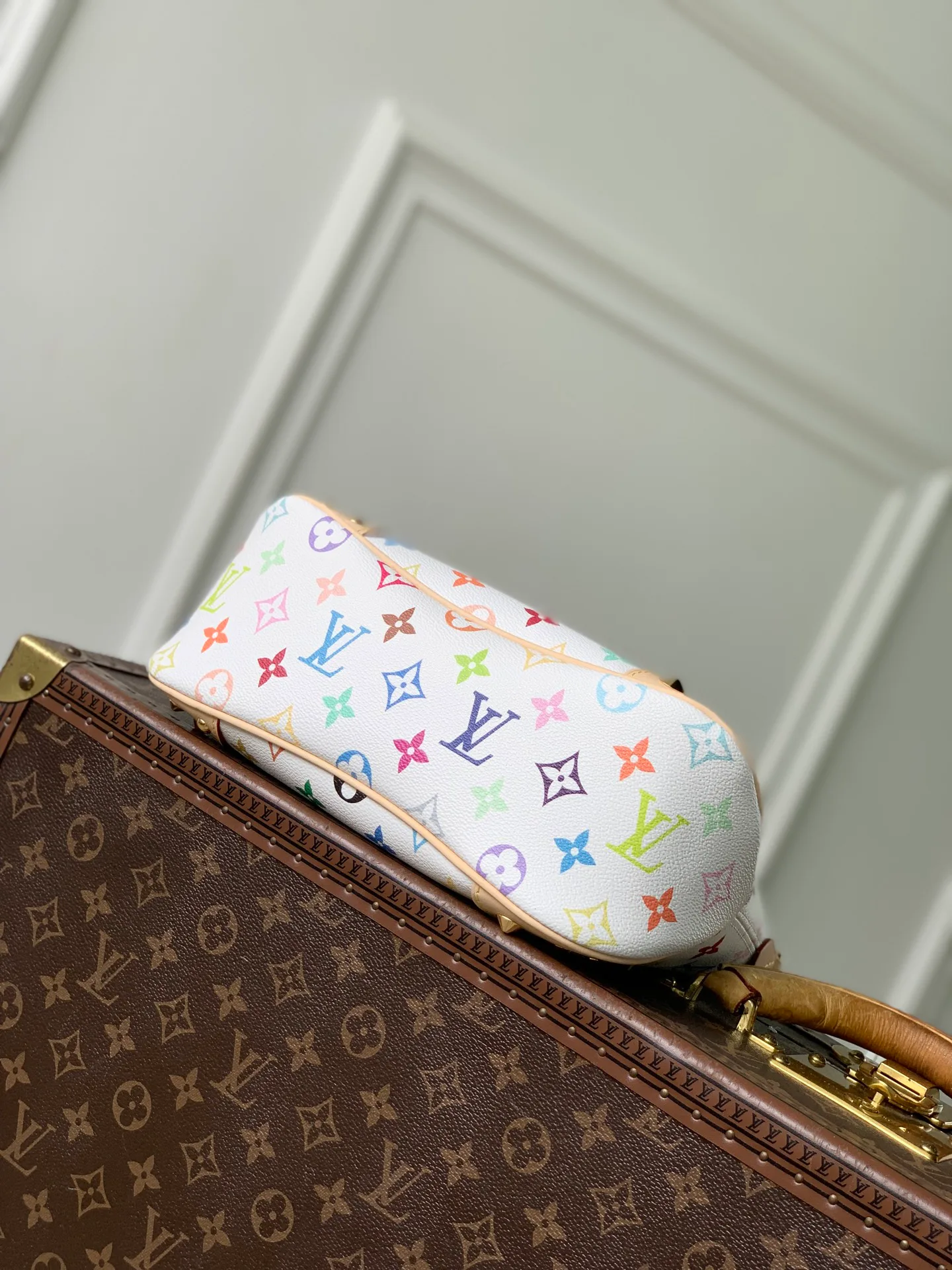 Women's Classic Handbags LOUIS VUITTON 18412566