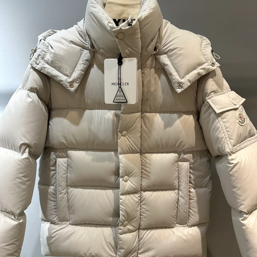 Women's Jackets And Down Jackets MONCLER 18134107