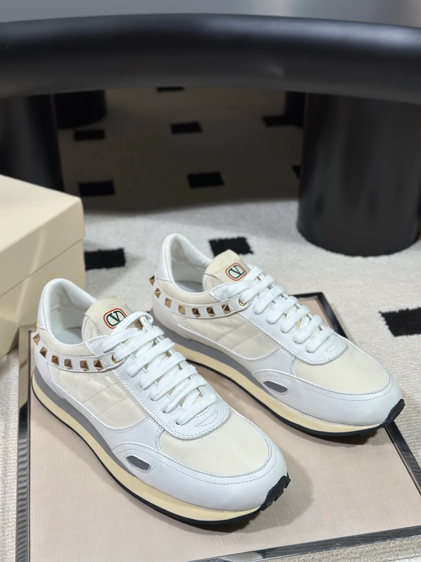 Men's Sneakers VALENTINO 17978704