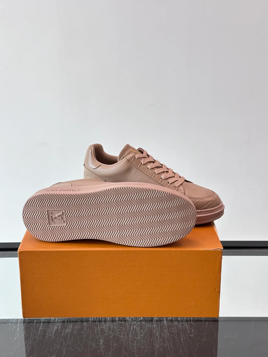 Women's Sneakers LOUIS VUITTON 18400578