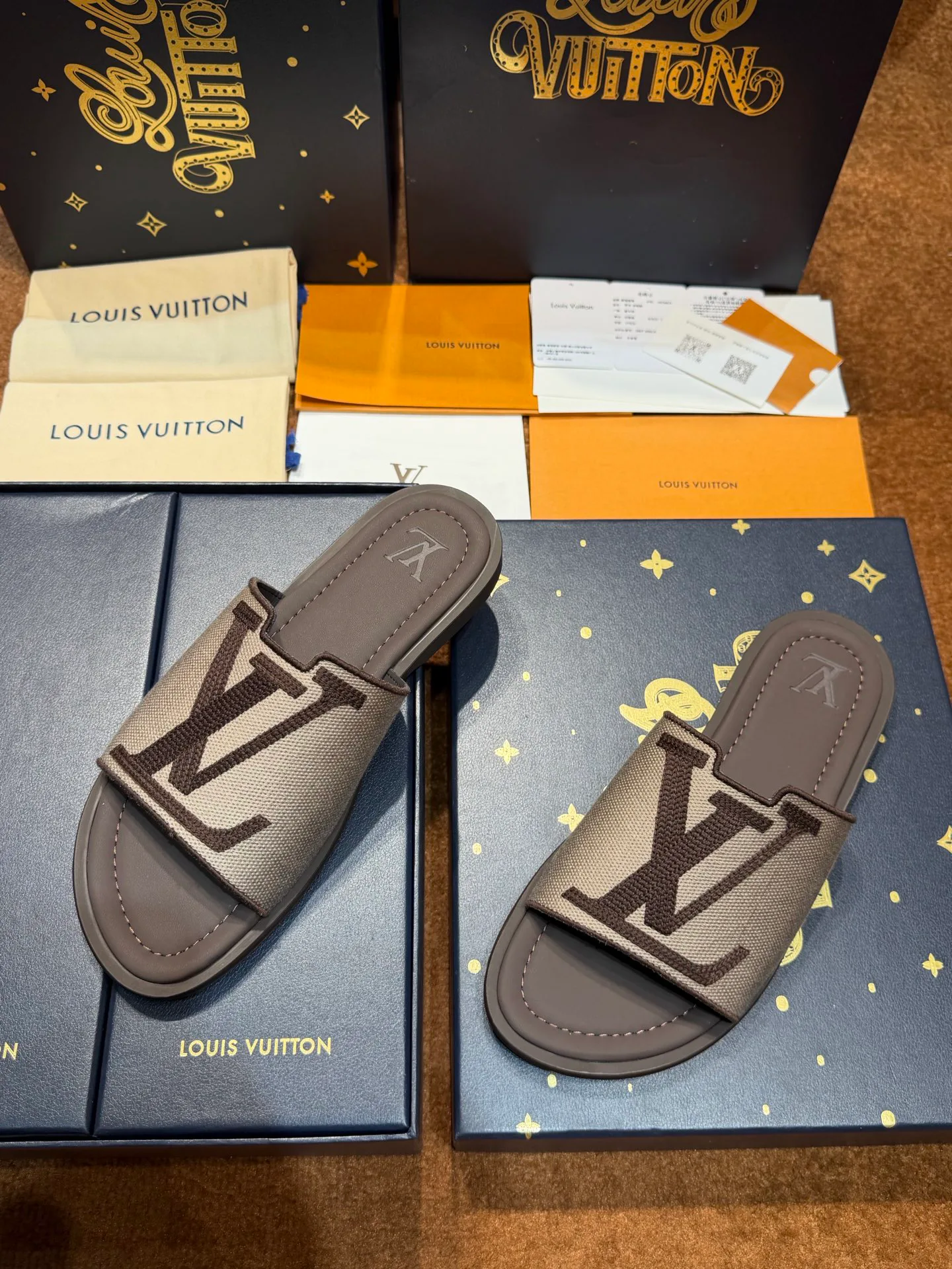 Men's Flip-Flops LOUIS VUITTON 17342956