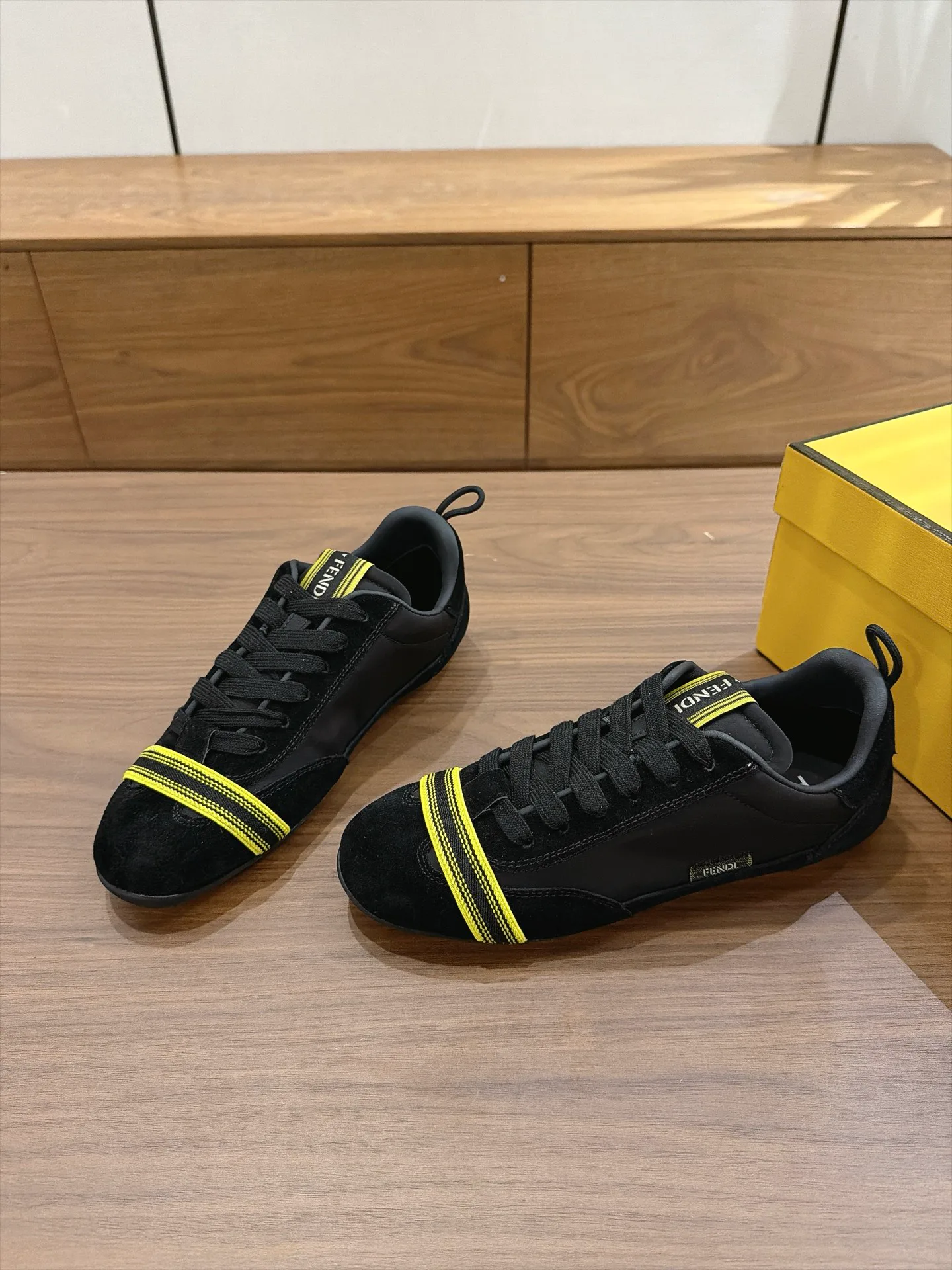 Women's Sneakers FENDI 18373650