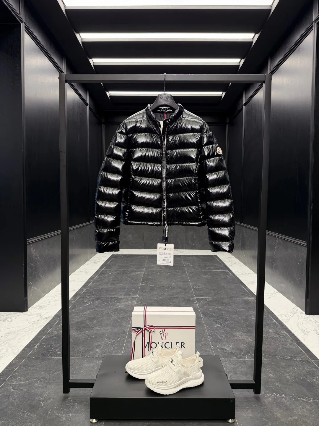 Women's Jackets And Down Jackets MONCLER 18408775
