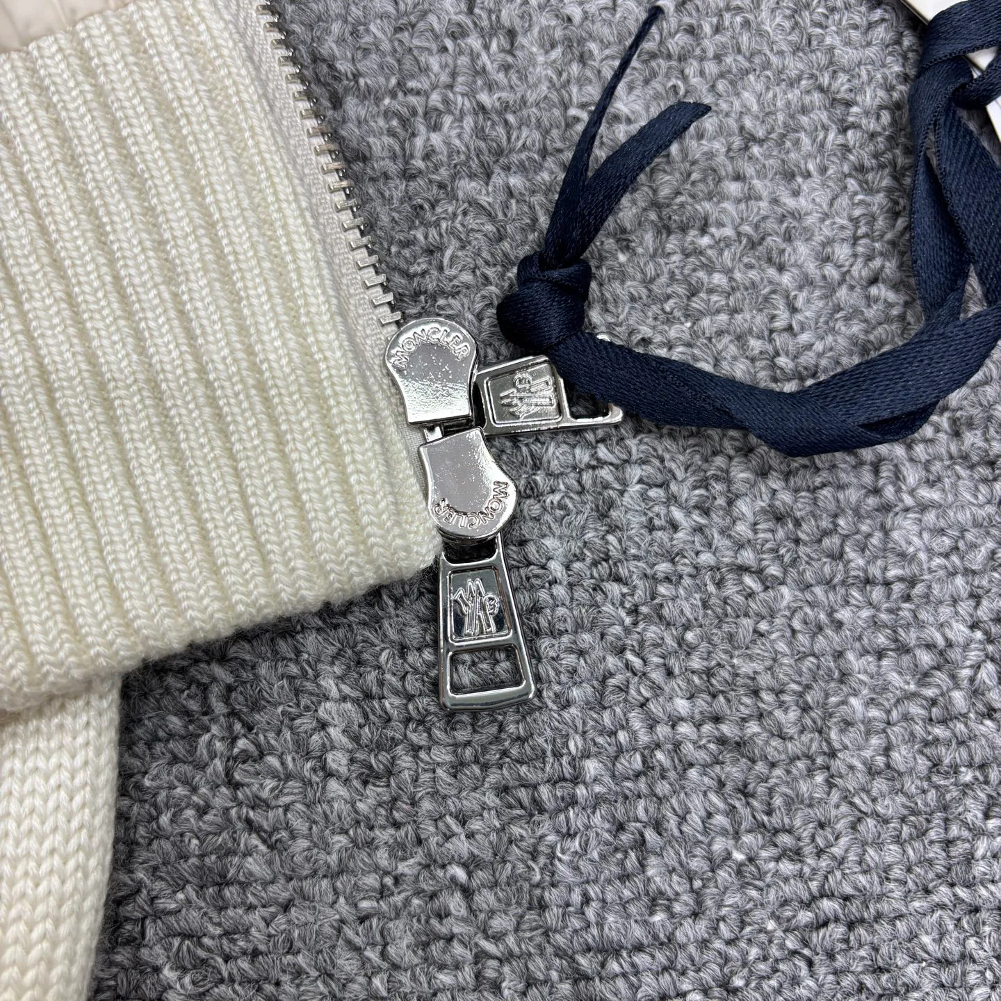 Women's Jumpers And Sweaters MONCLER 18042544