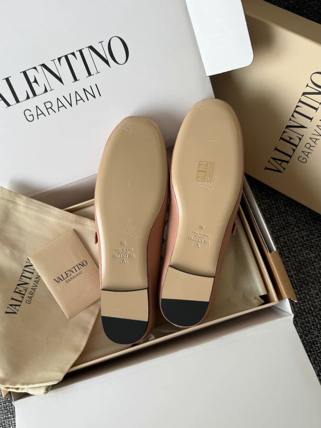 Women's Ballet Flats VALENTINO 18243752