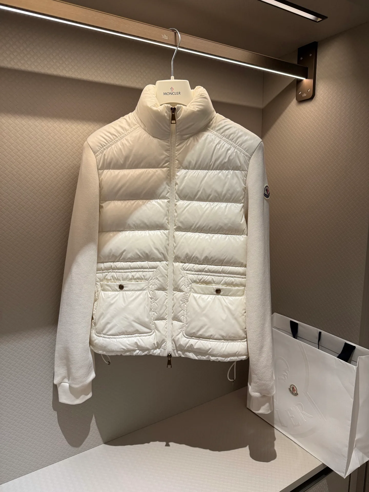 Women's Jackets And Down Jackets MONCLER 17821502