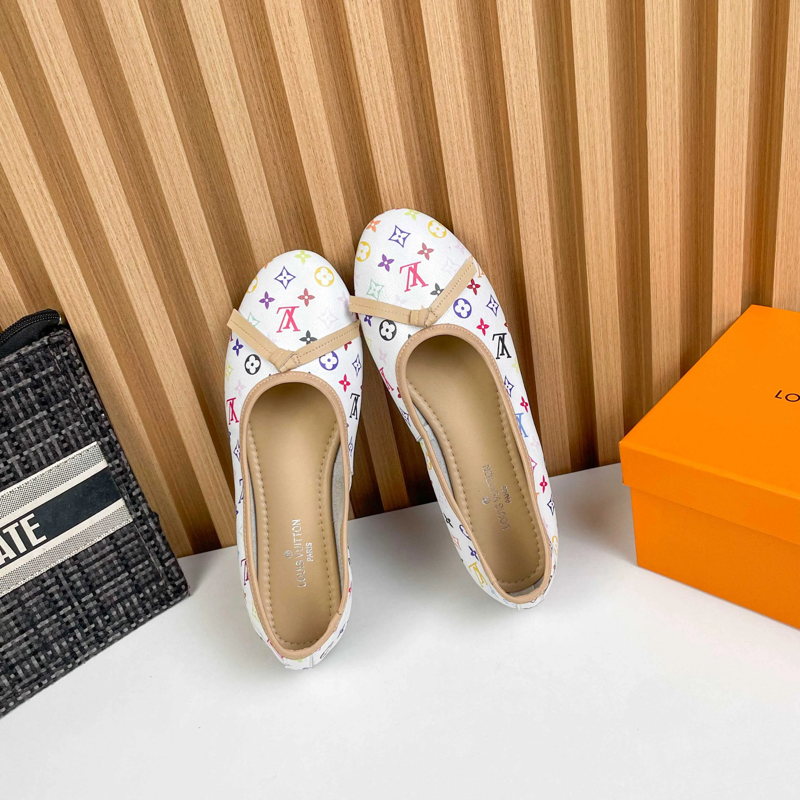 Women's Ballet Flats LOUIS VUITTON 17038115