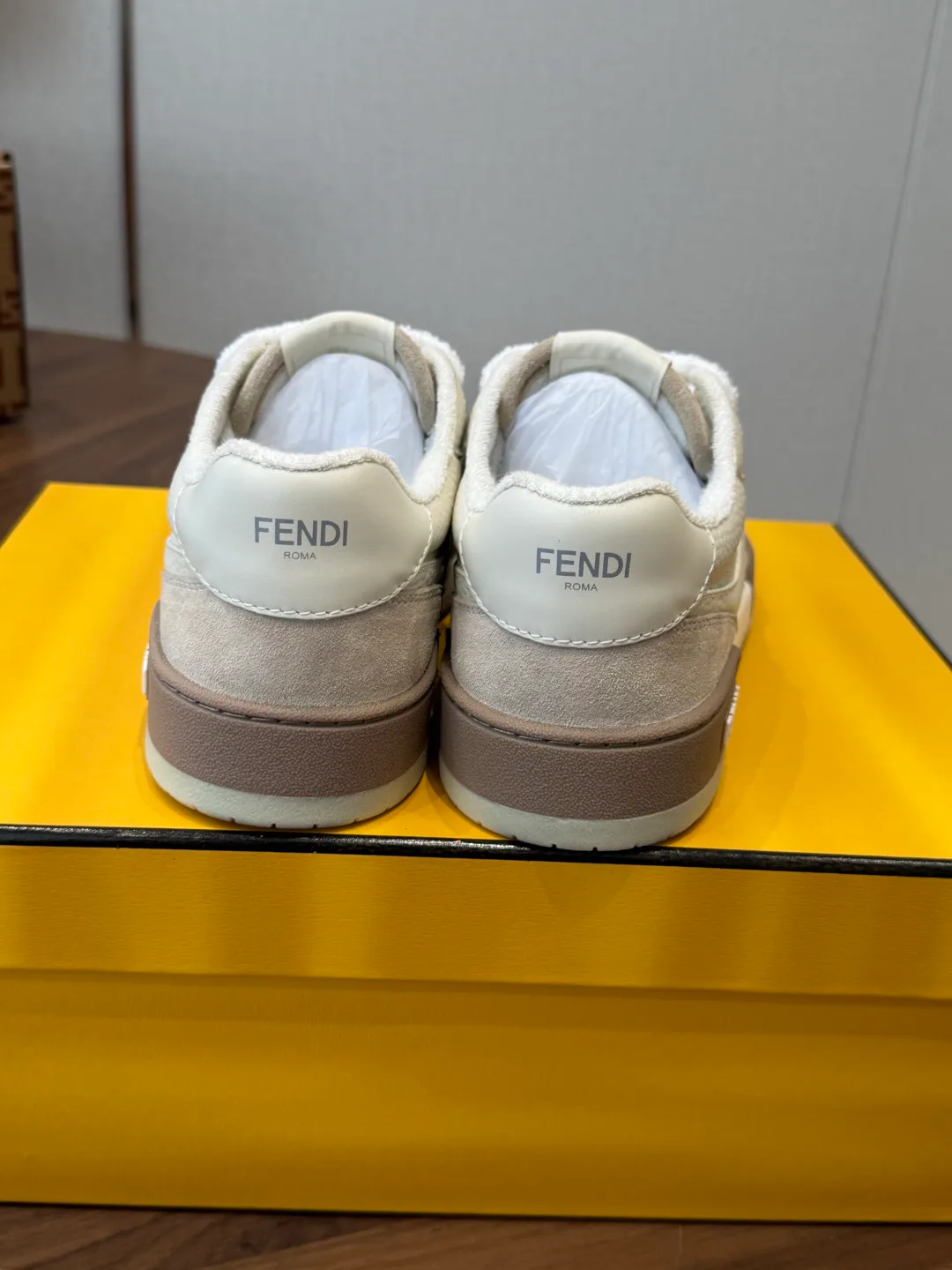 Women's Sneakers FENDI 17908427