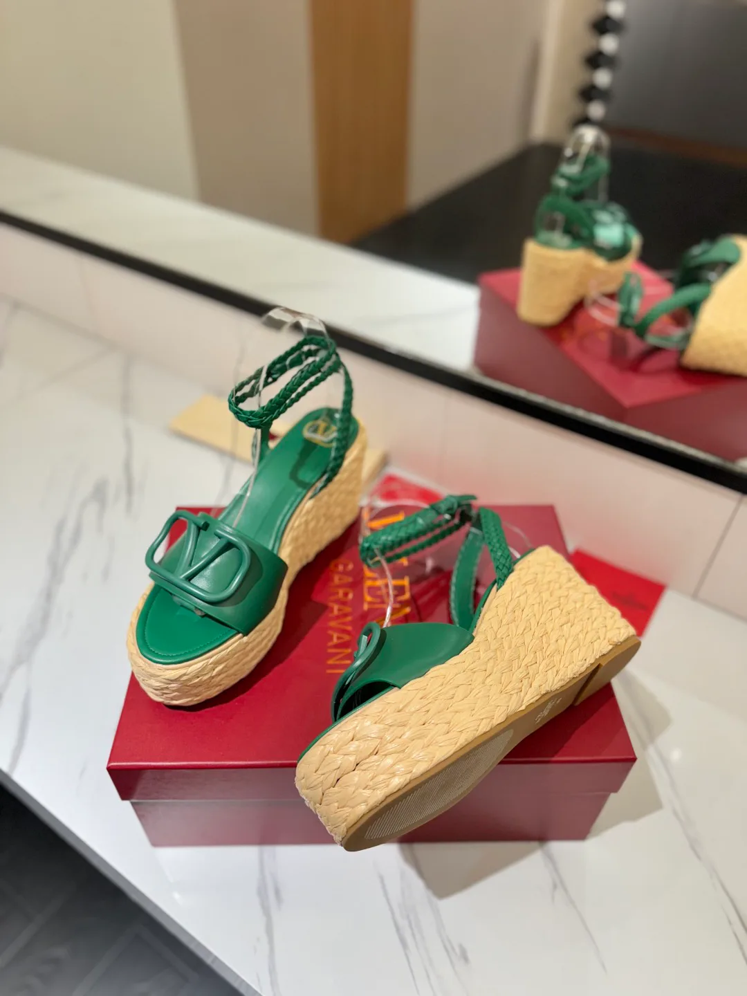 Women's Open-Toe Sandals VALENTINO 17946612