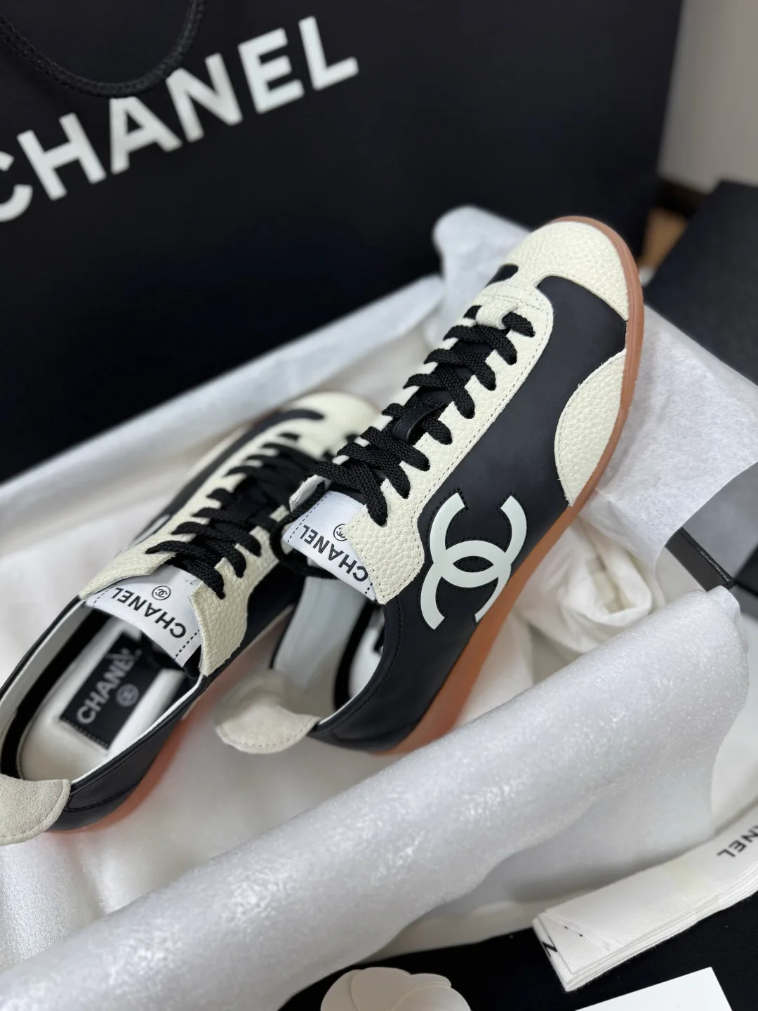 Women's Sneakers CHANEL 18223892