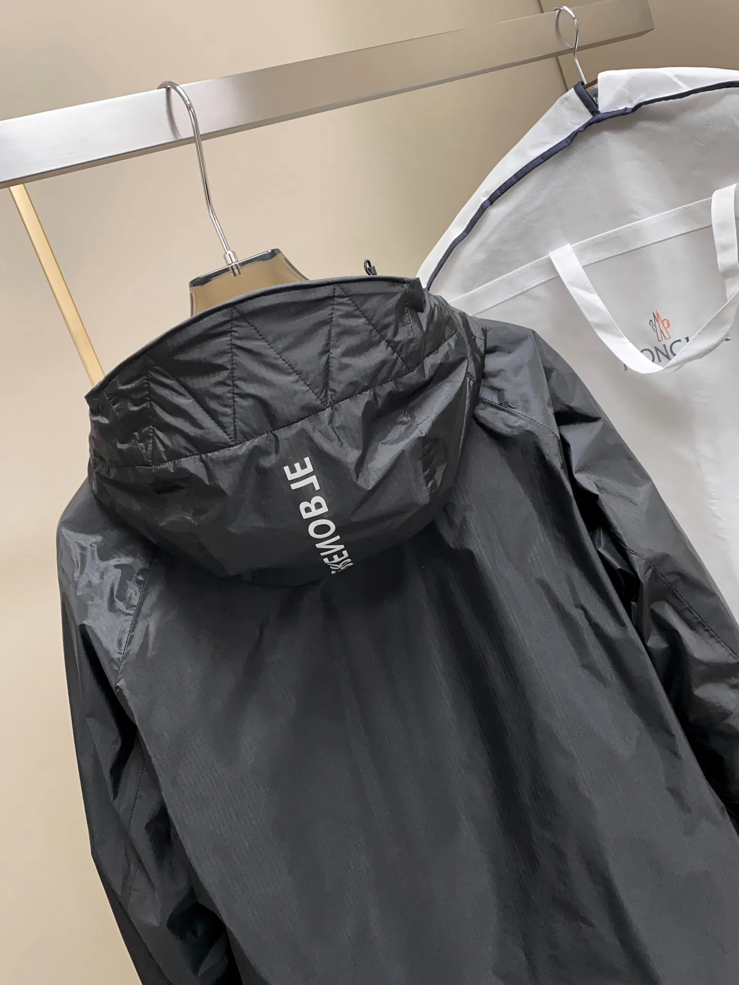 Куртки И Пуховики Мужские Moncler 18596747