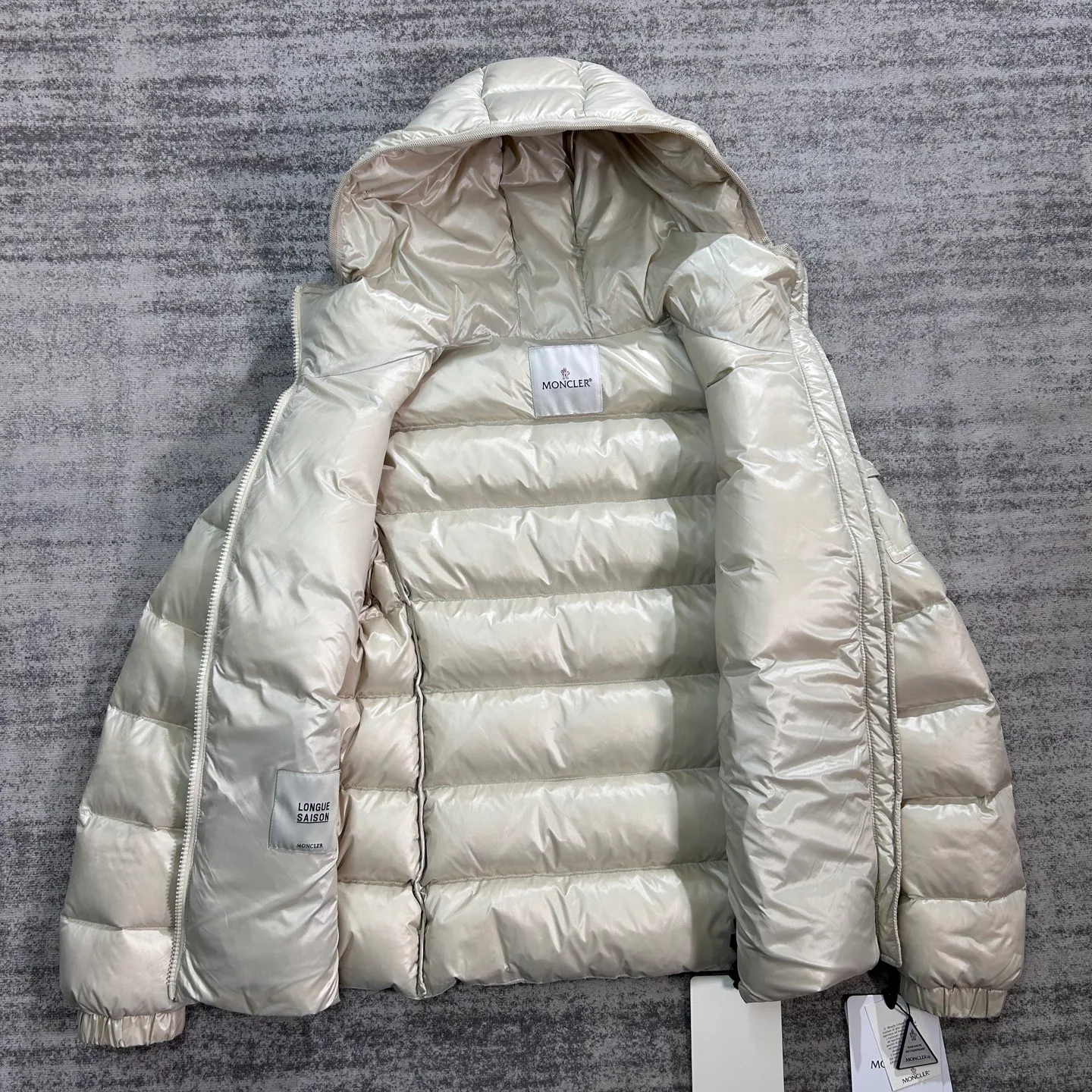 Women's Jackets And Down Jackets MONCLER 18354333