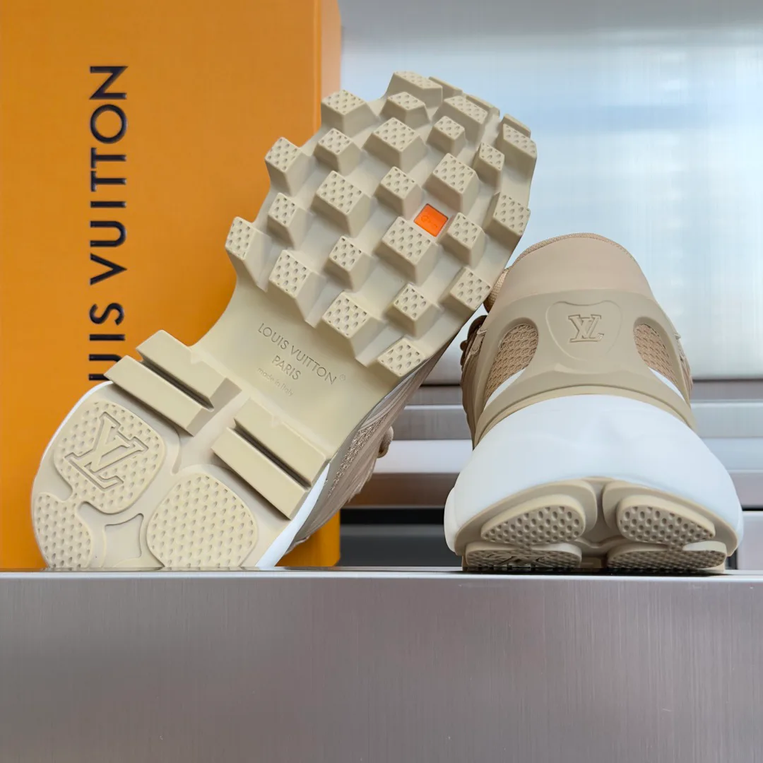 Women's Sneakers LOUIS VUITTON 17950393