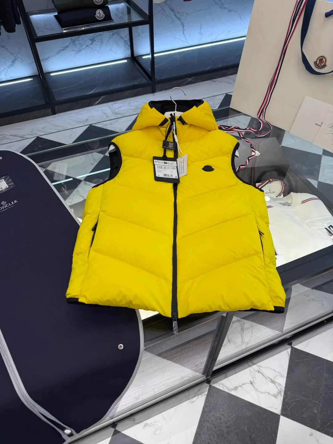 Men's Vests MONCLER 18007721