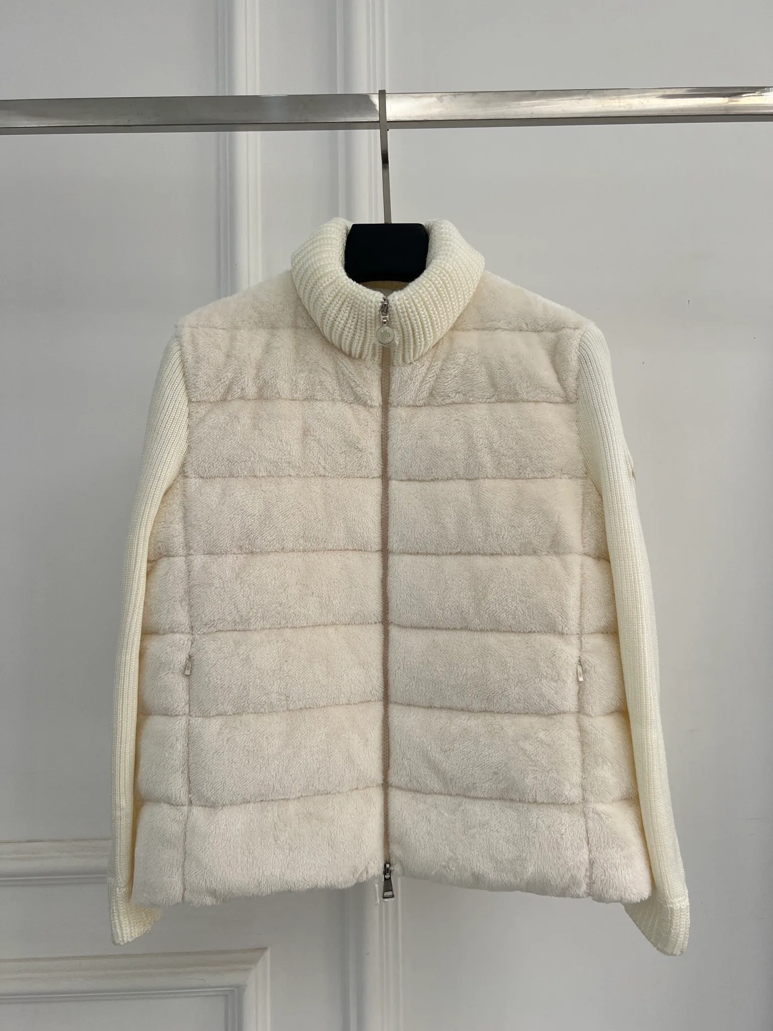 Women's Jackets And Down Jackets MONCLER 18416236