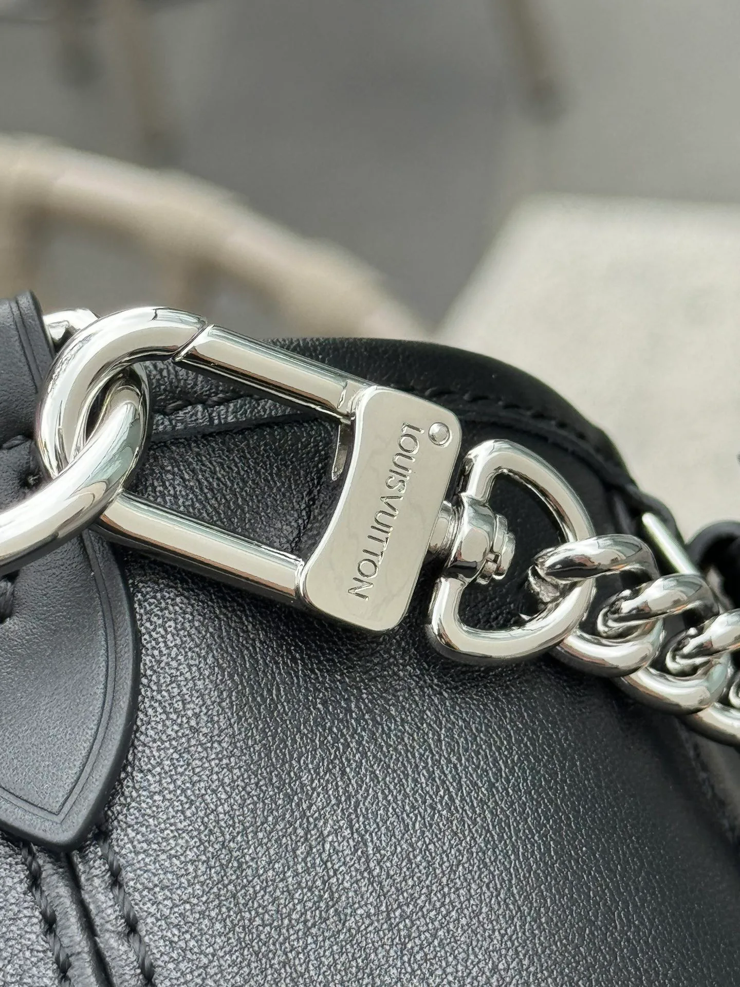 Women's Classic Handbags LOUIS VUITTON 18376382