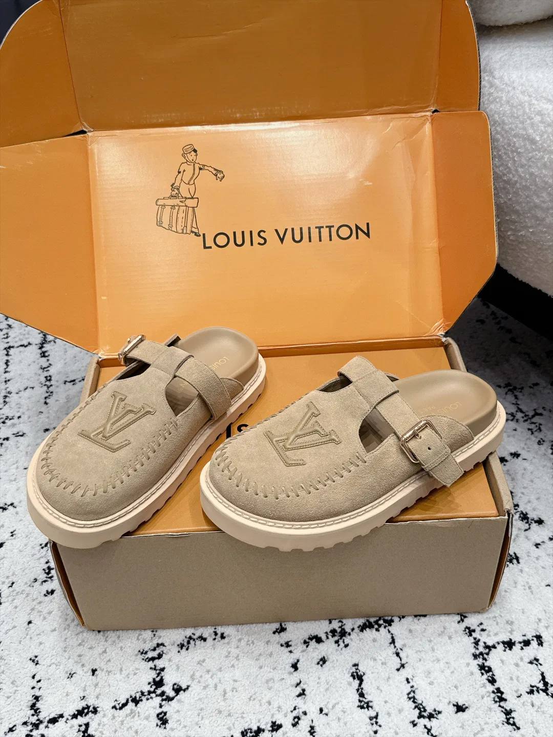 Women's Mules And Clogs LOUIS VUITTON 17823684