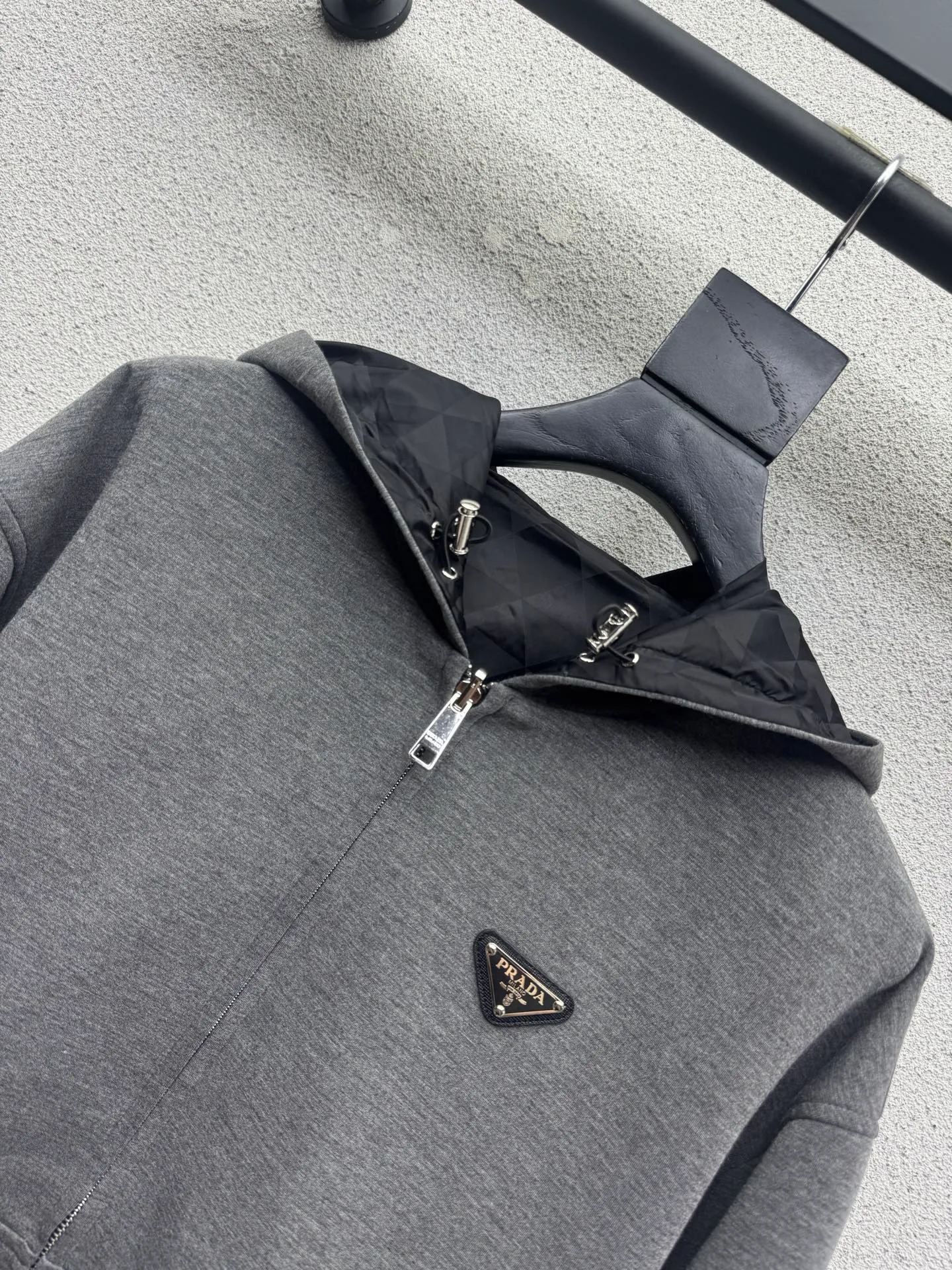 Куртки И Пуховики Женские Prada 18585248