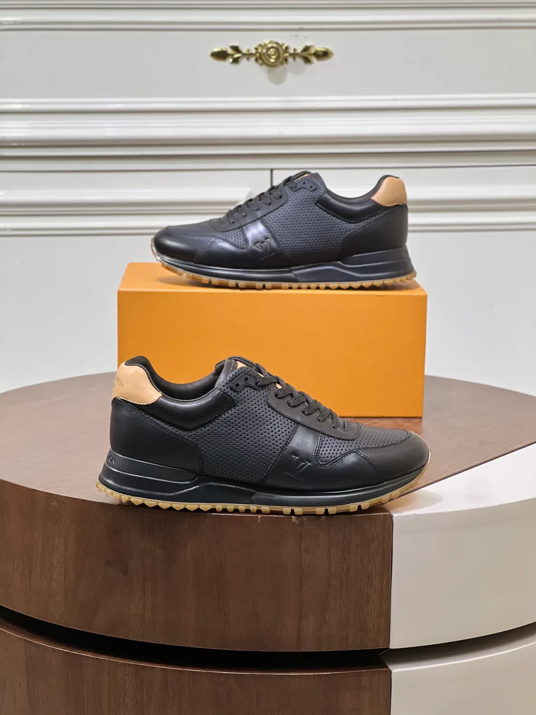 Men's Sneakers LOUIS VUITTON 18039349