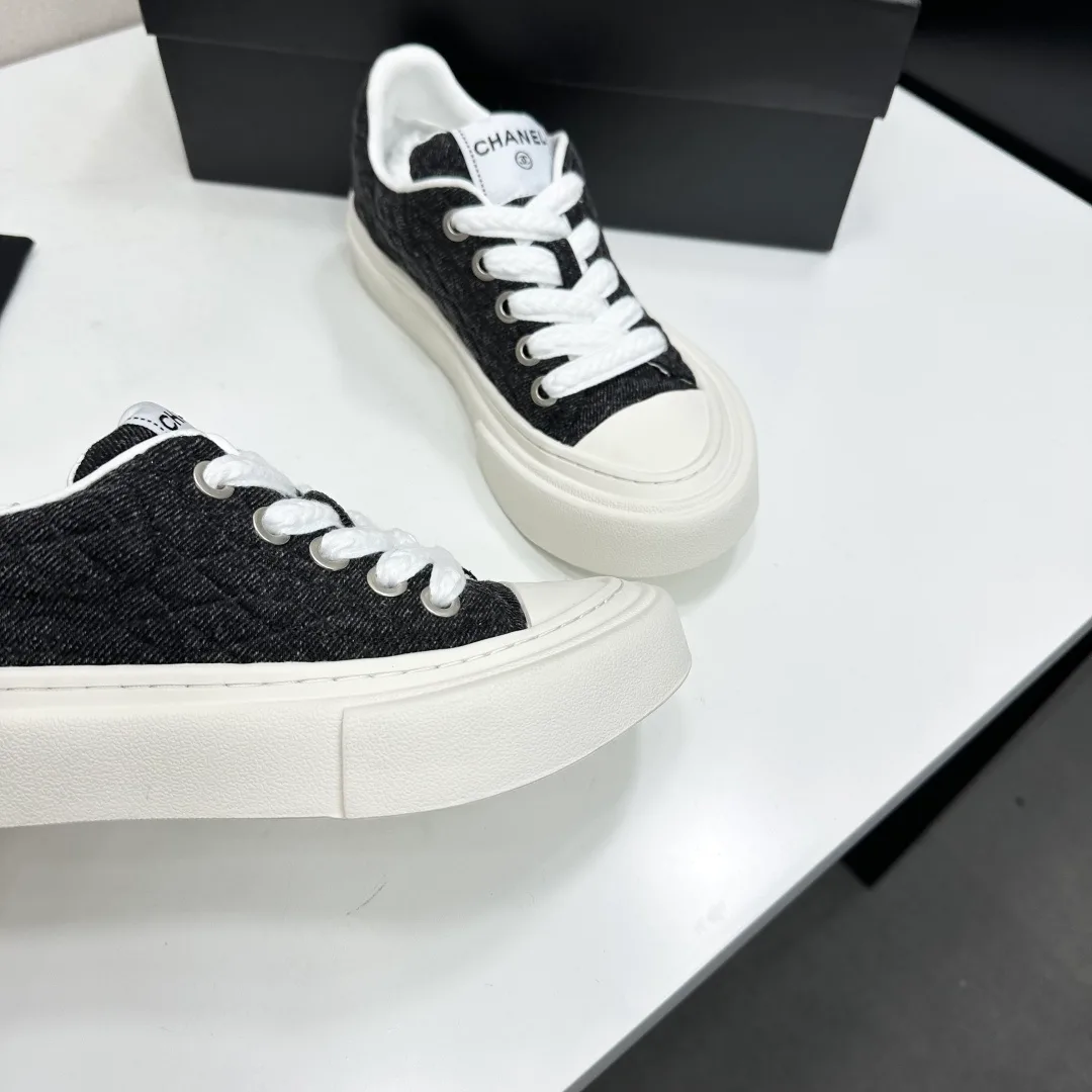 Women's Sneakers CHANEL 17825113