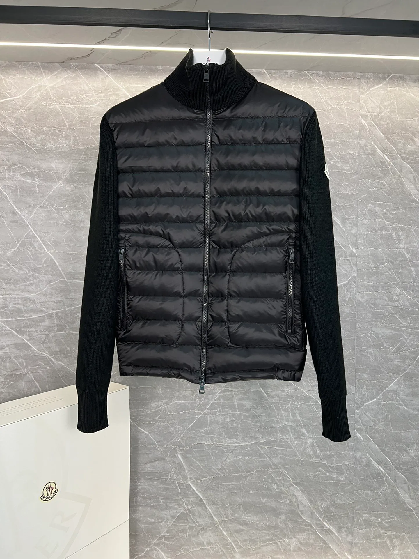 Women's Jackets And Down Jackets MONCLER 18131381