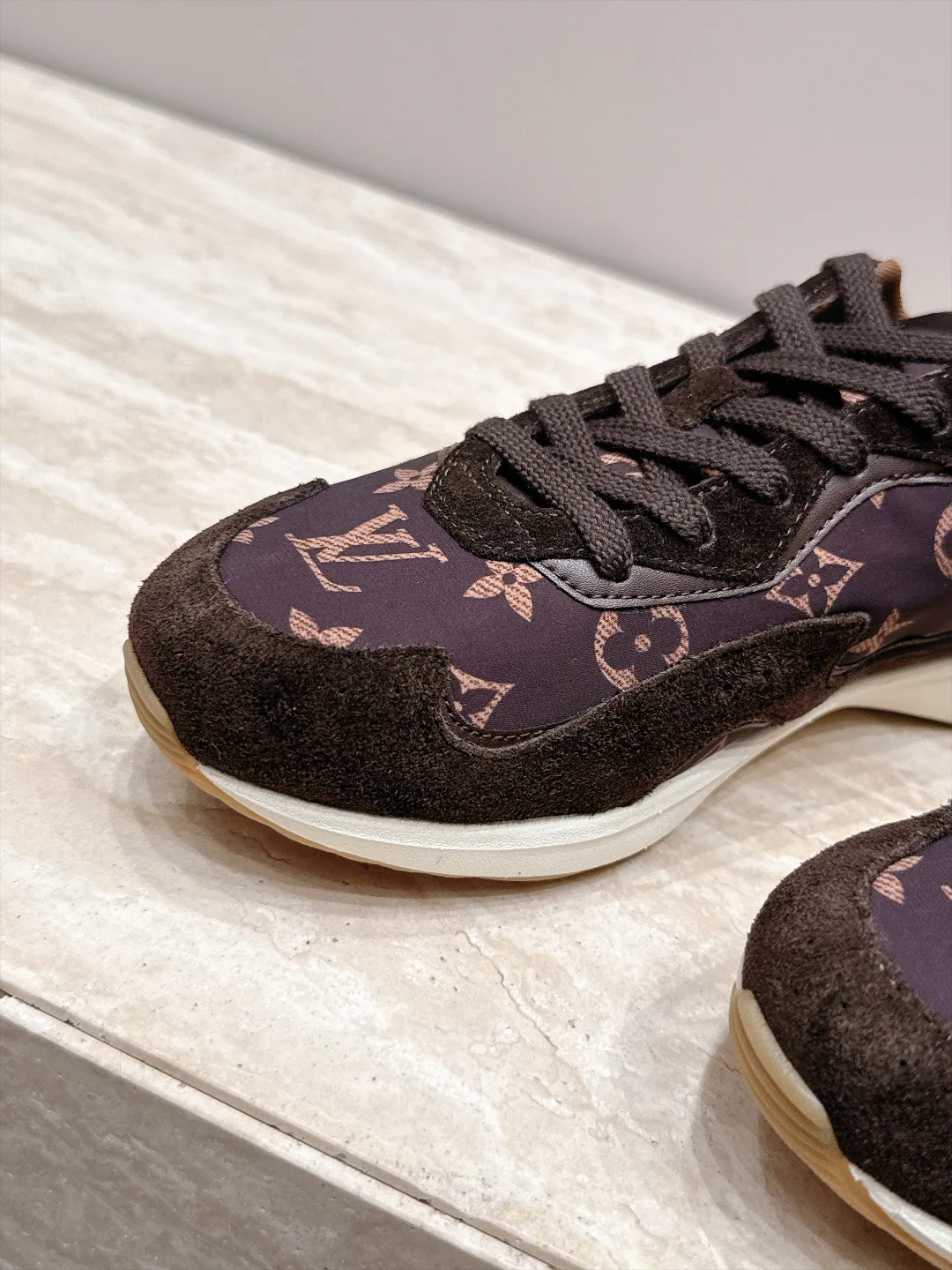 Men's Sneakers LOUIS VUITTON 17946644