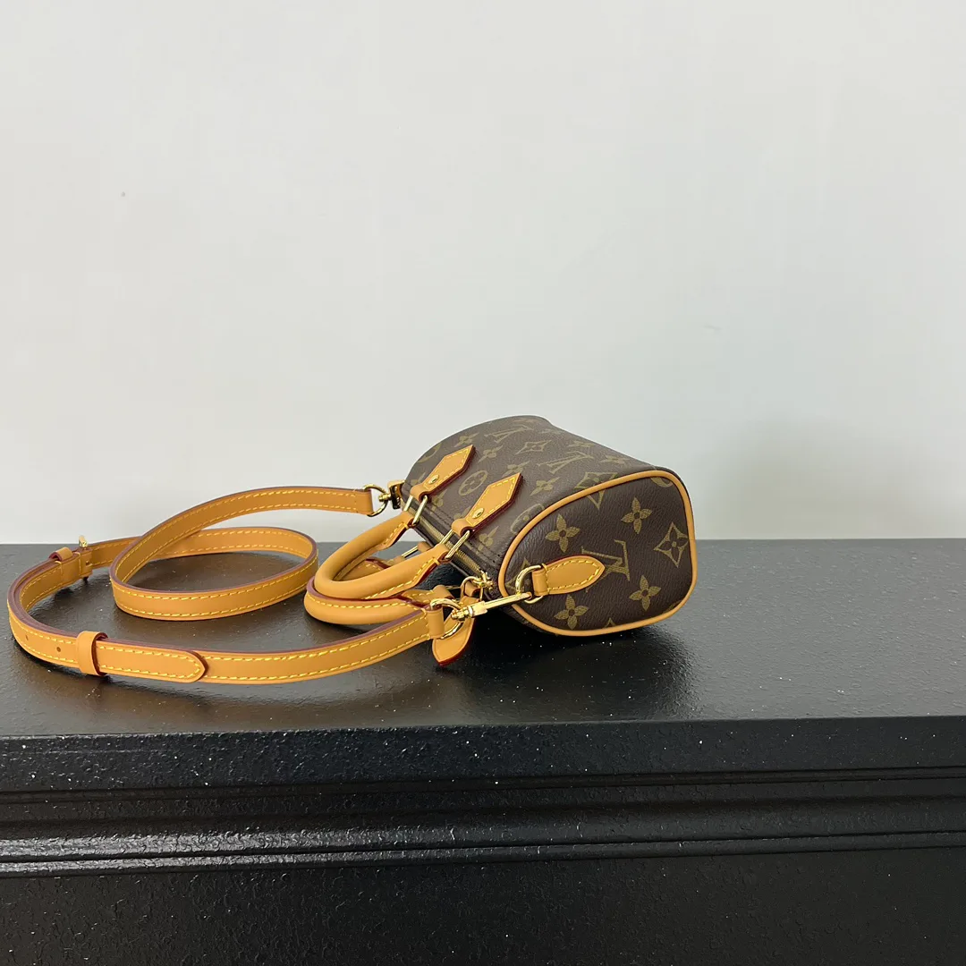 Классические Сумки Женские Louis Vuitton 18575219