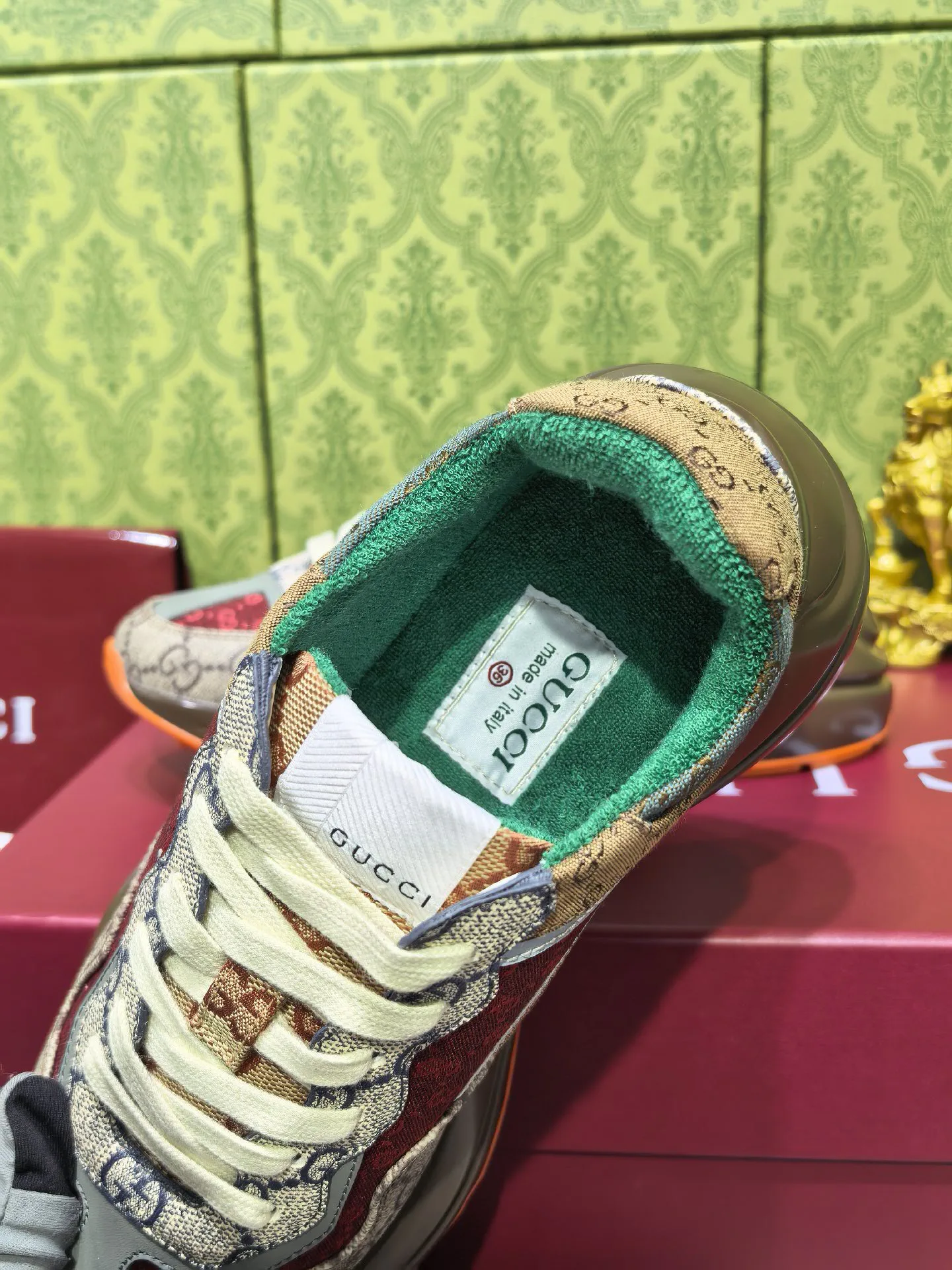 Women's Sneakers GUCCI 18039948