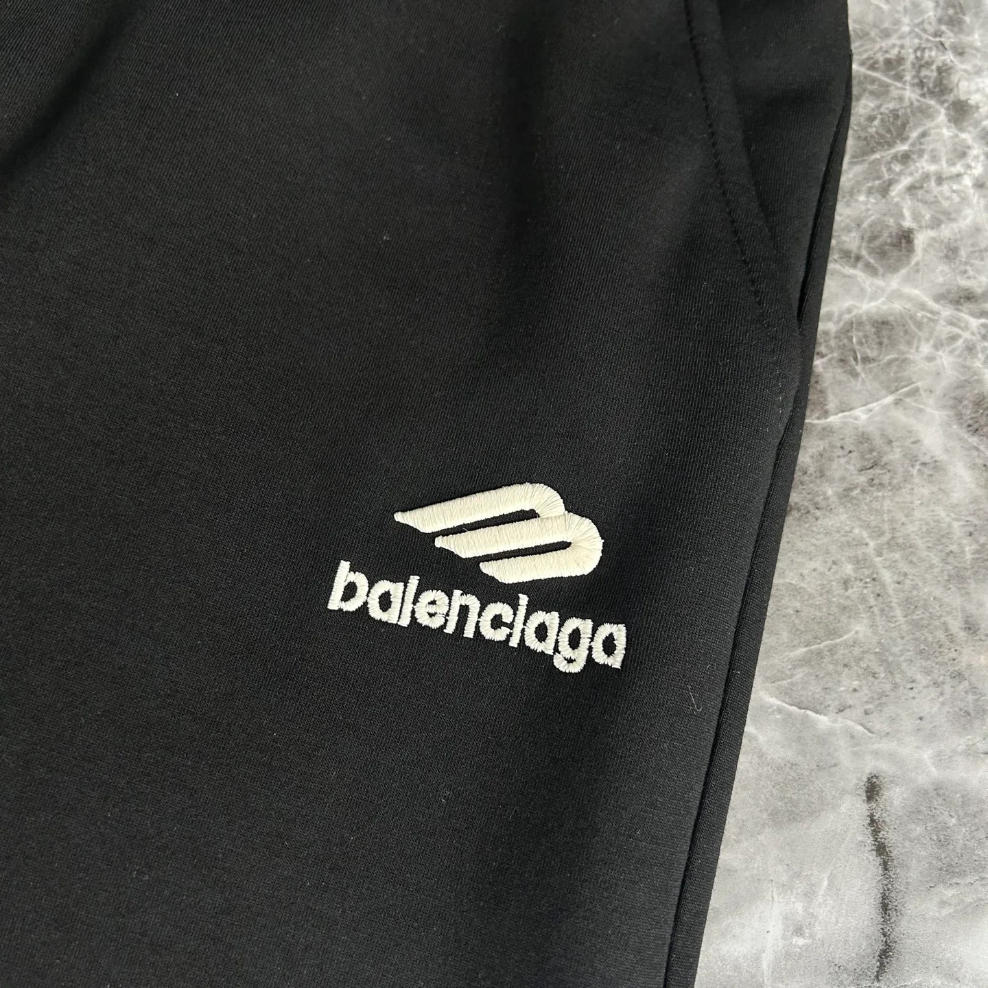 Men's Trousers BALENCIAGA 17642136