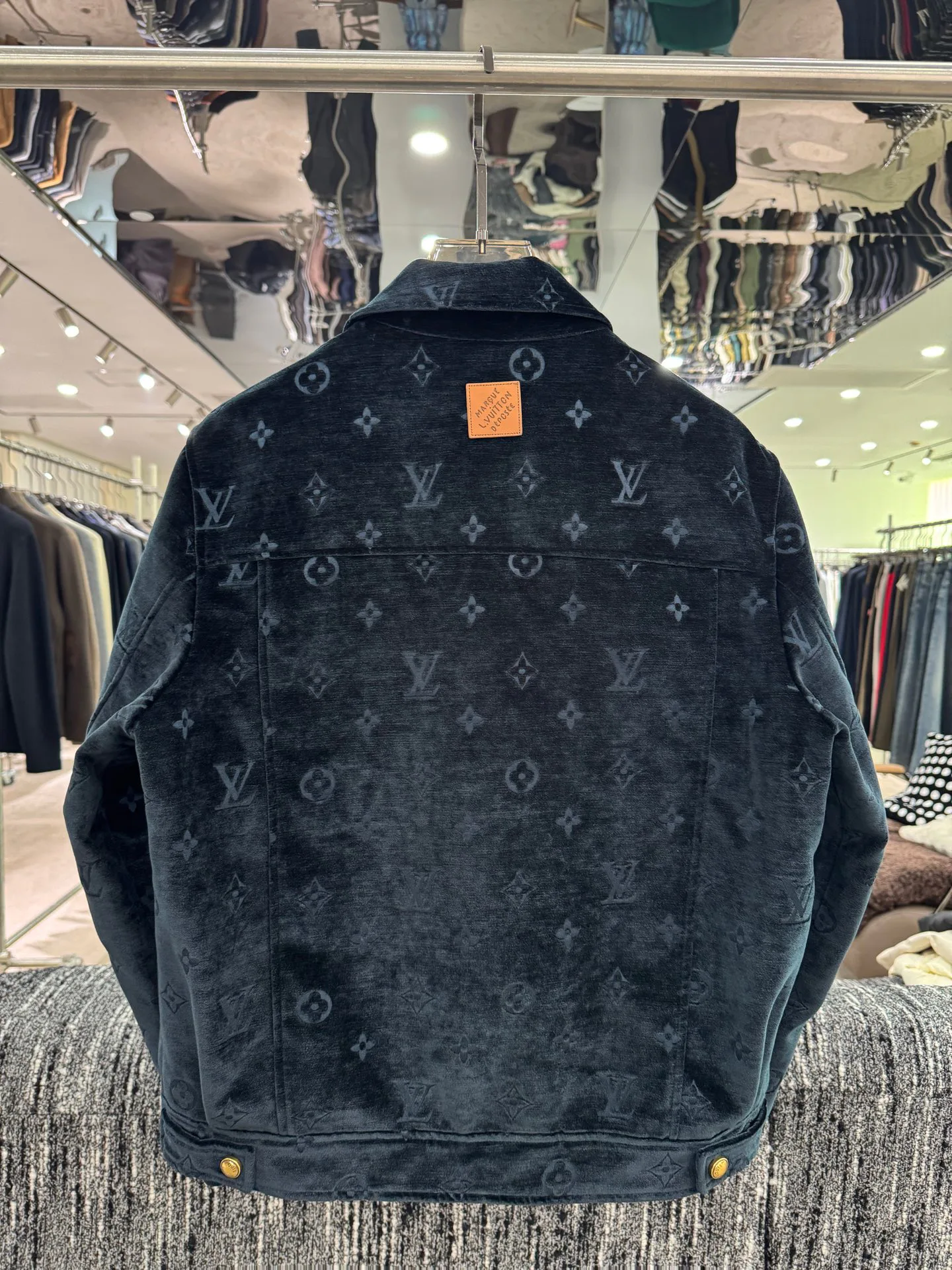 Men's Jackets And Down Jackets LOUIS VUITTON 18084253