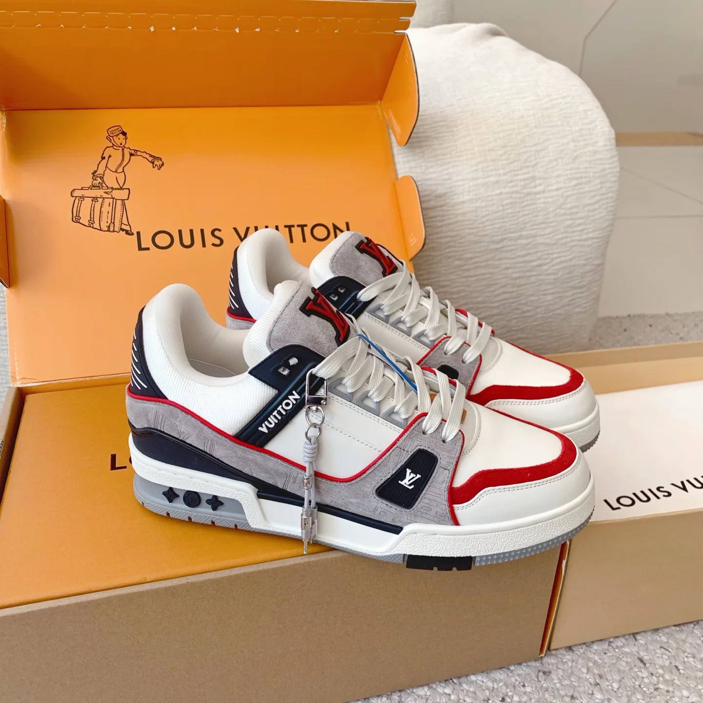 Men's Sneakers LOUIS VUITTON 18258376