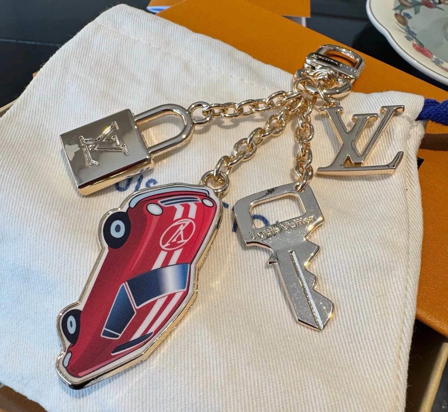 Key Cases LOUIS VUITTON 18013280