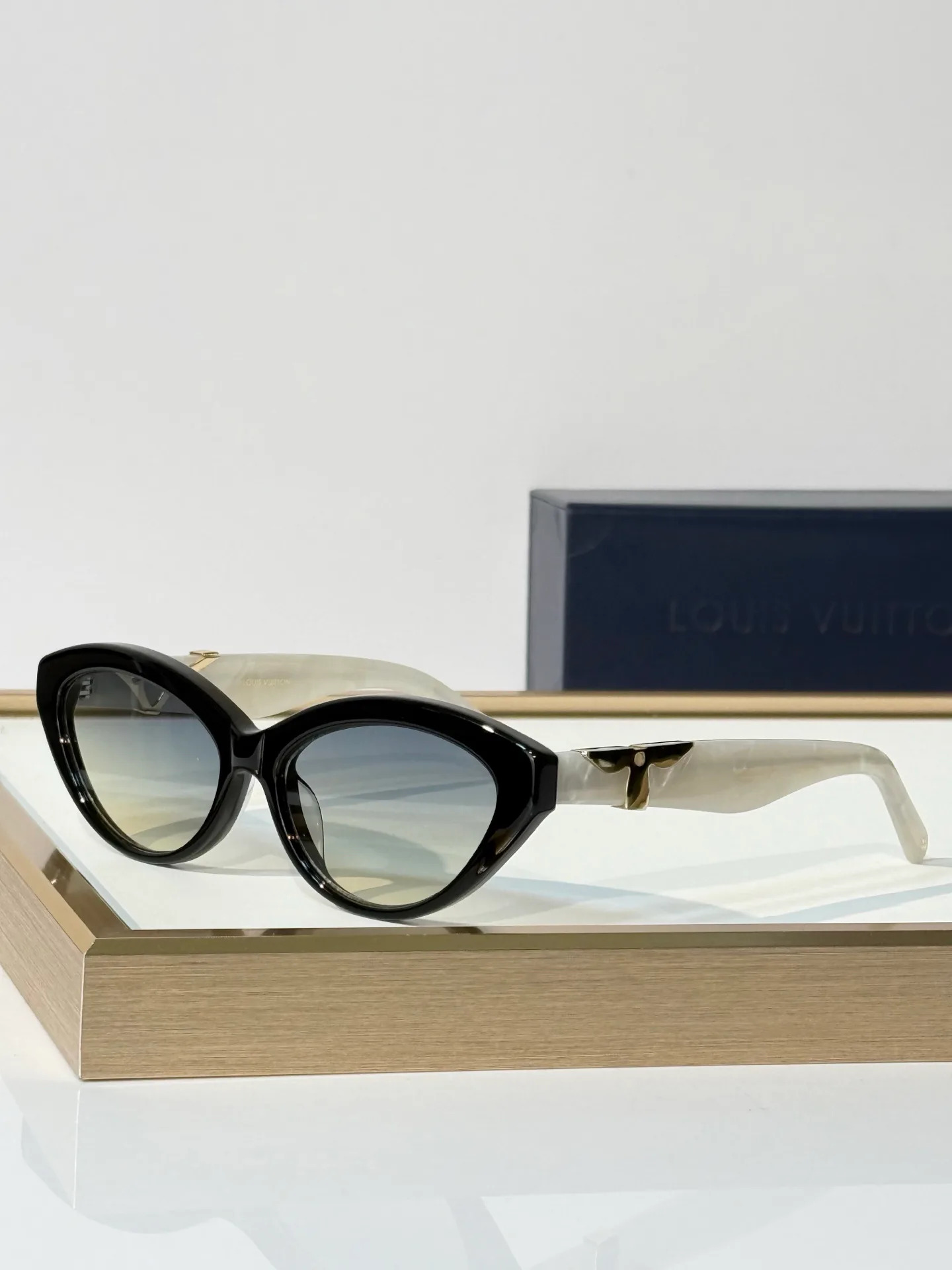 Glasses LOUIS VUITTON 18117698