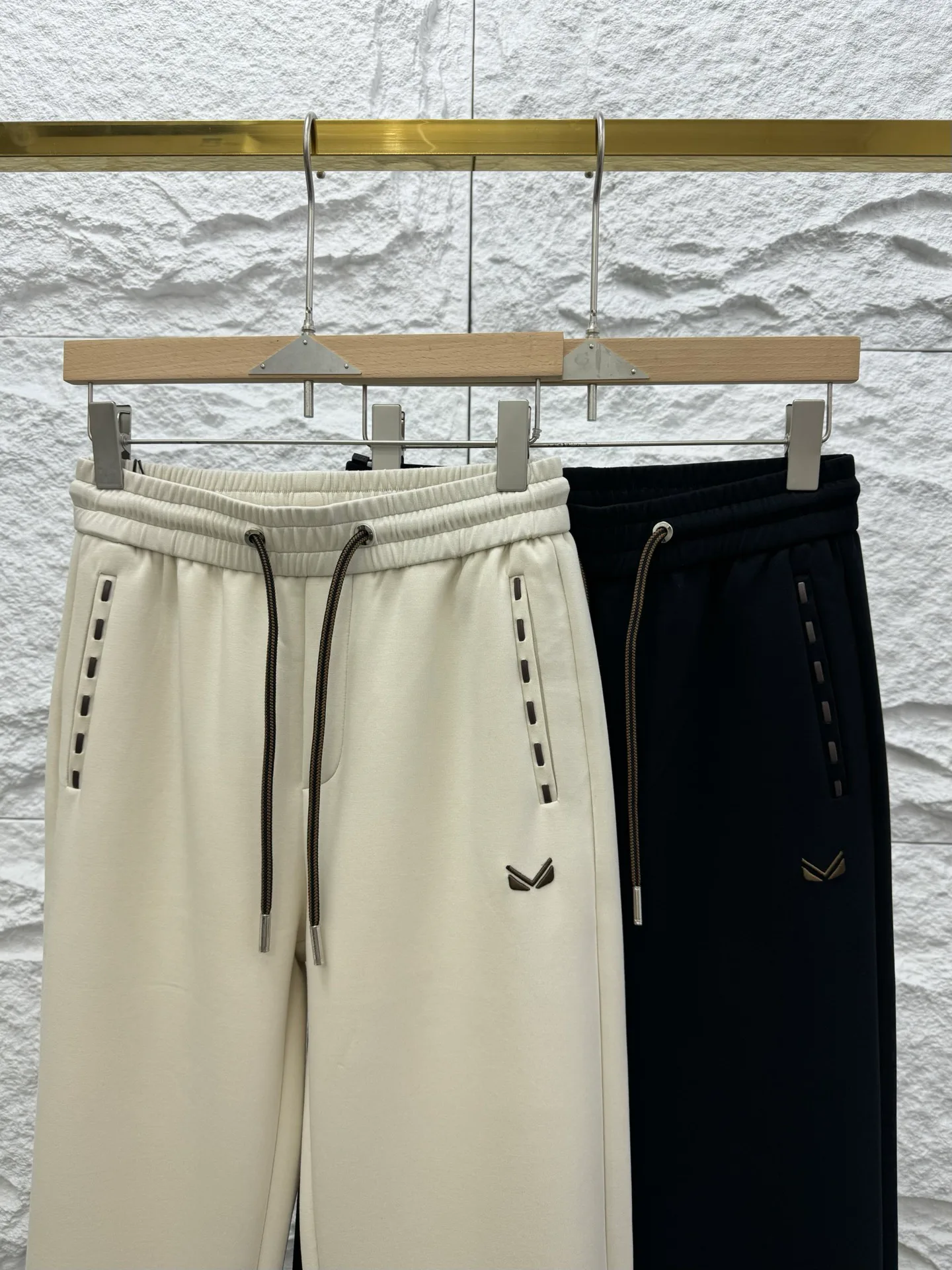 Women's Trousers FENDI 18140727