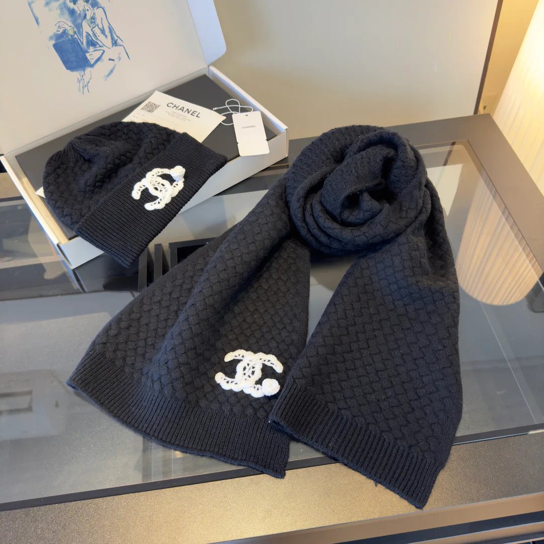 Hats CHANEL 18104900