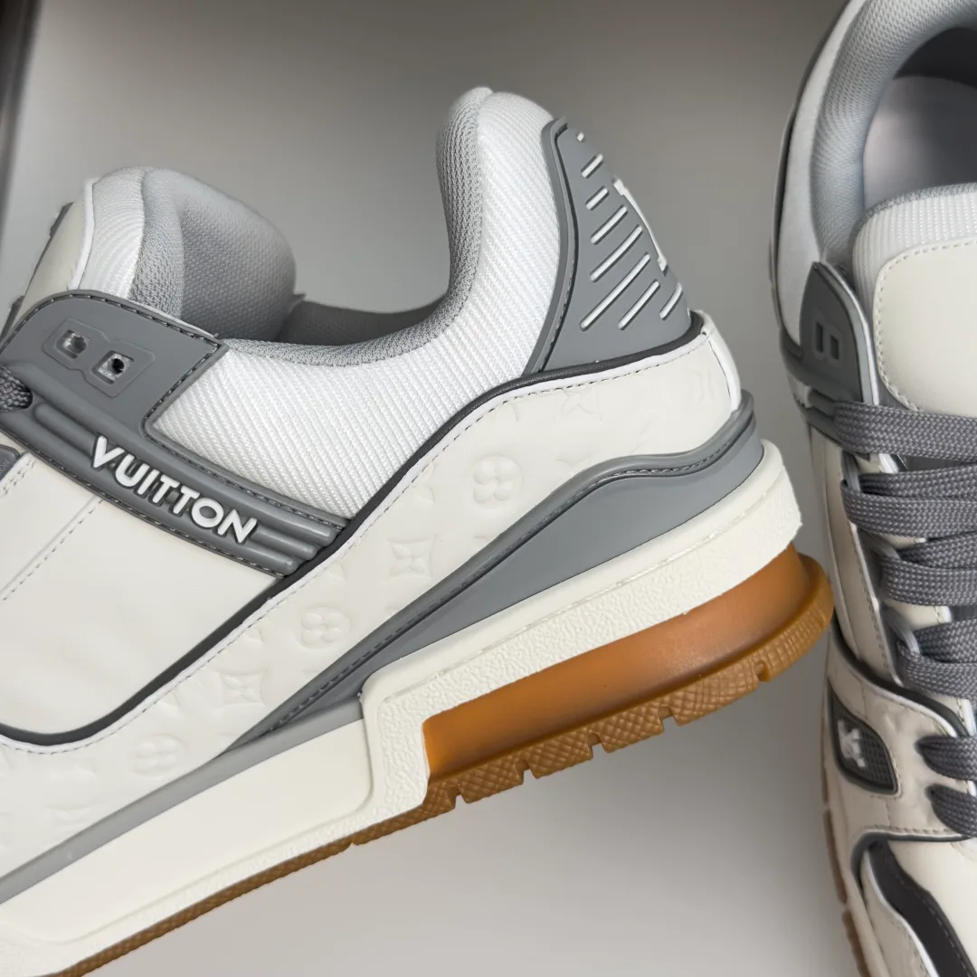 Women's Sneakers LOUIS VUITTON 17772029