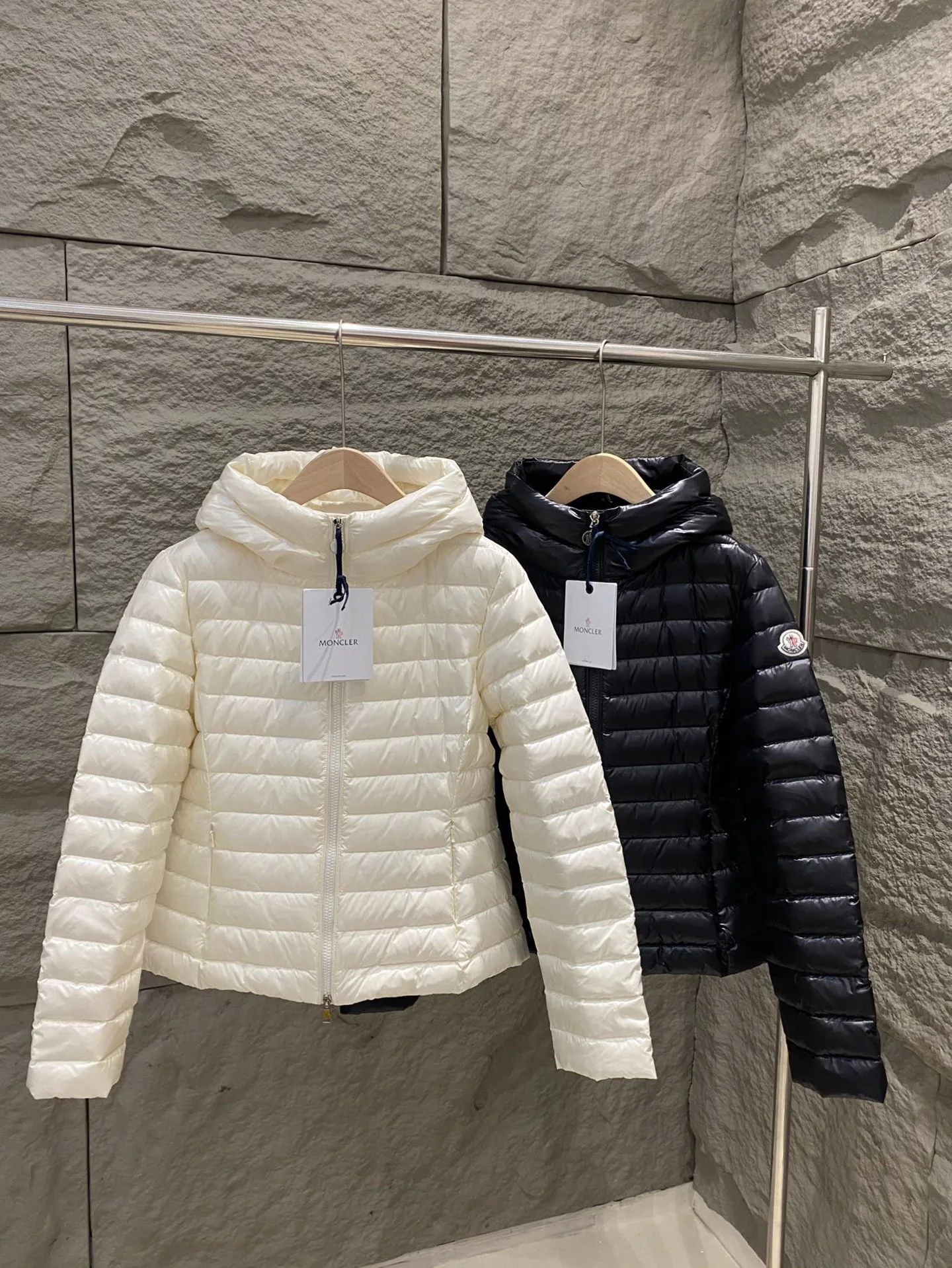 Women's Jackets And Down Jackets MONCLER 17964338