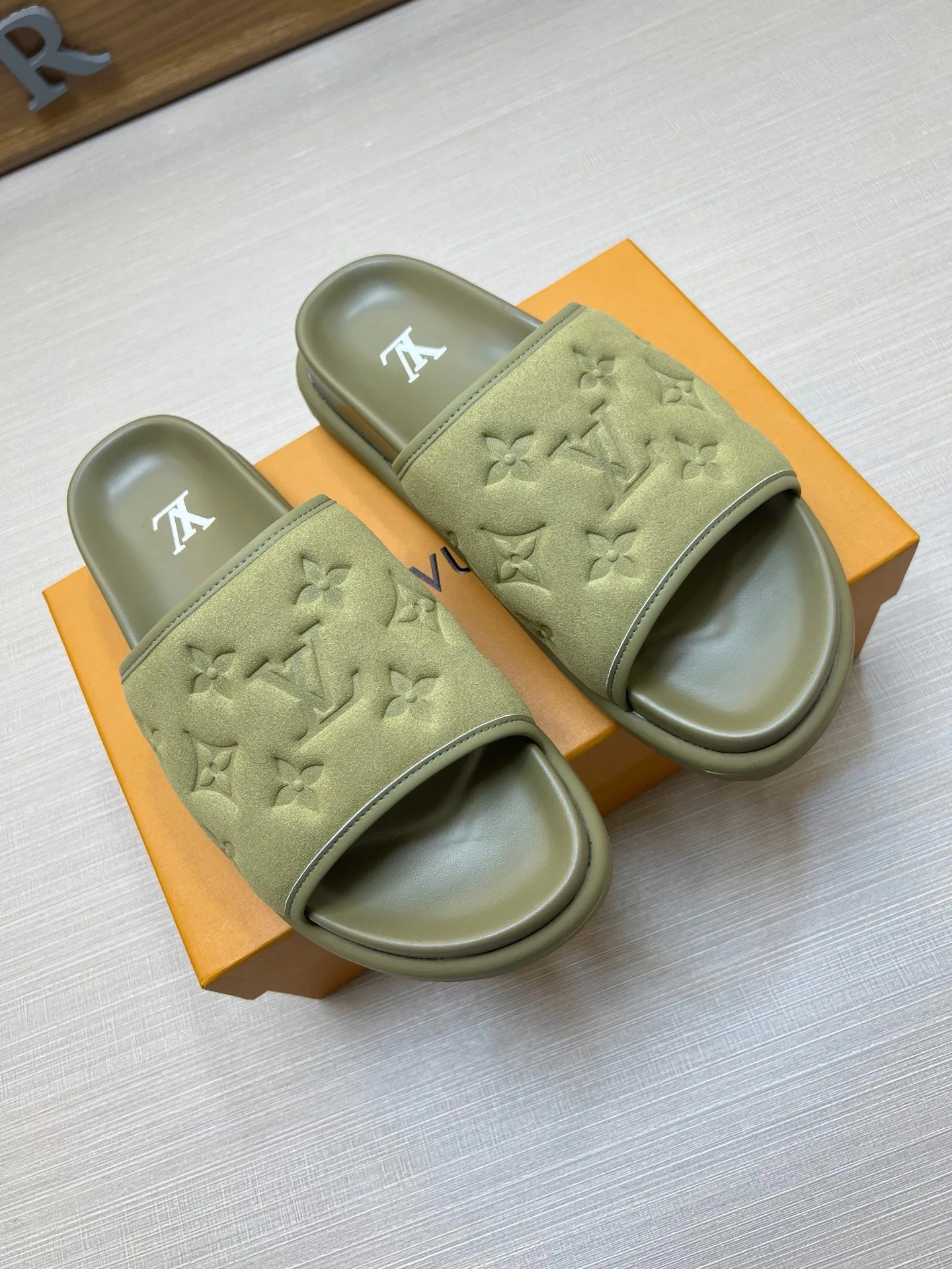 Women's Flip-Flops LOUIS VUITTON 18011814
