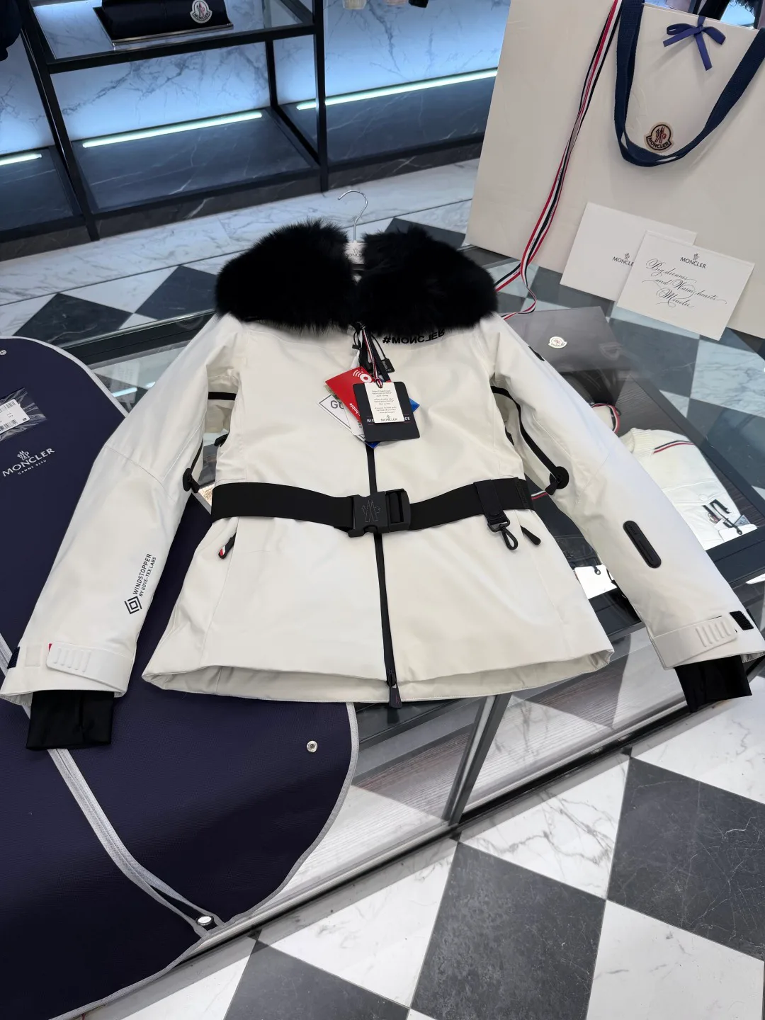 Women's Jackets And Down Jackets MONCLER 18133610
